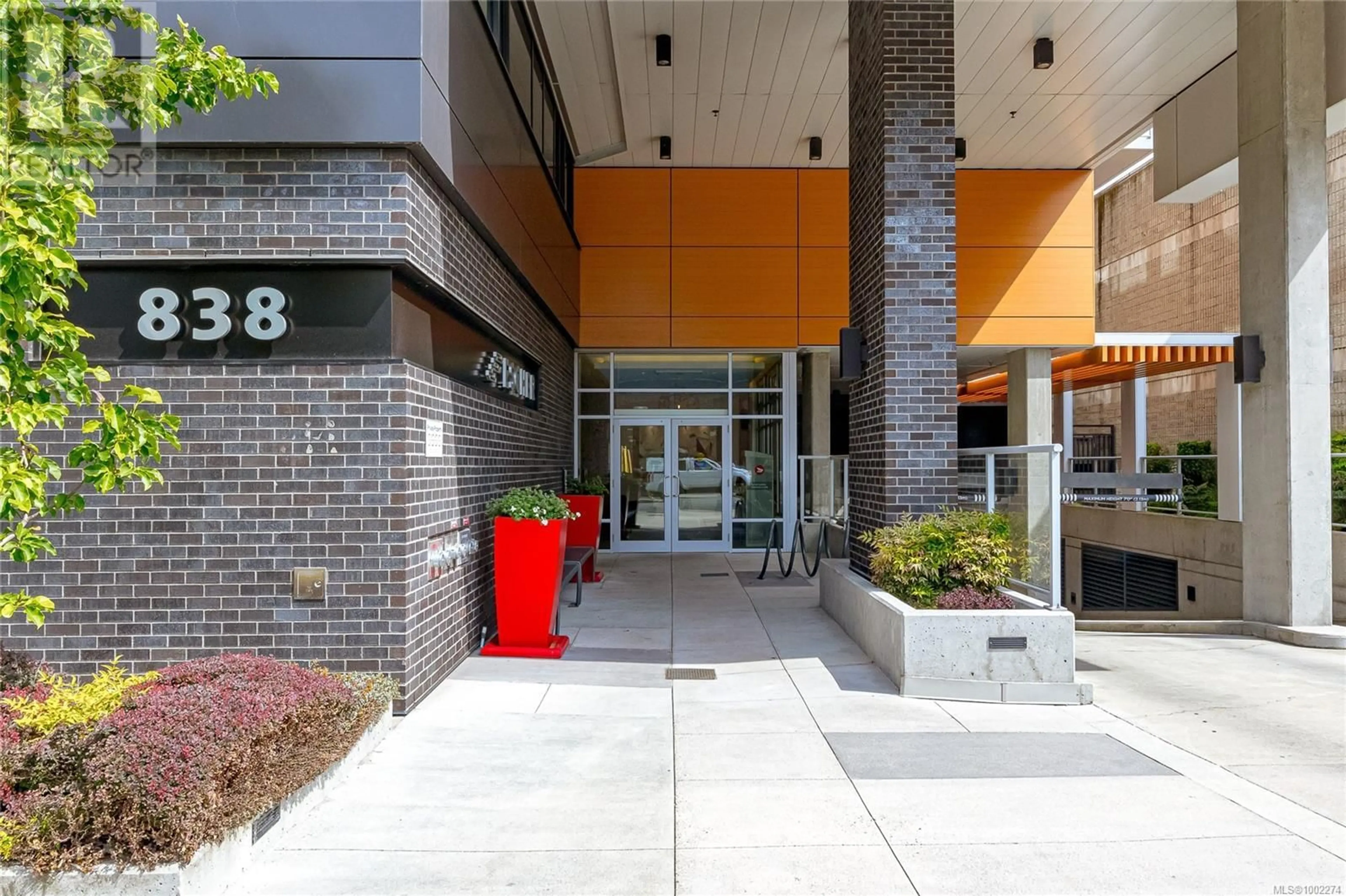 Indoor foyer for 601 - 838 BROUGHTON STREET, Victoria British Columbia V8W1E4