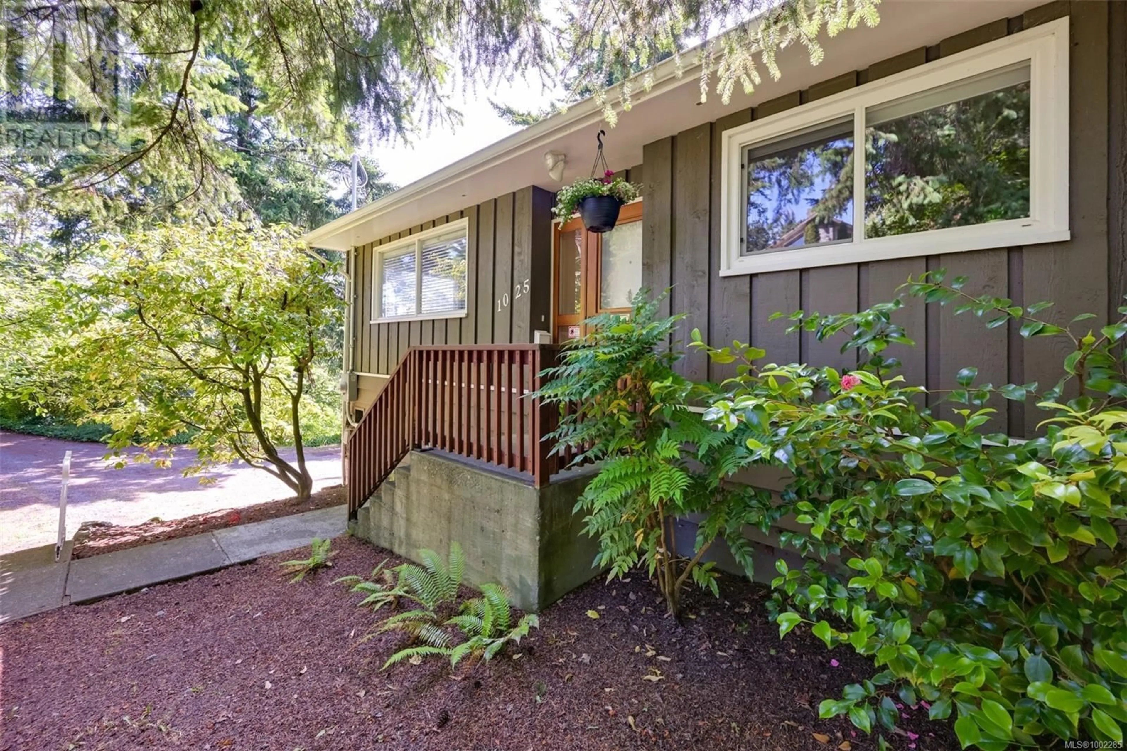 Unknown for 1025 GREENRIDGE CRESCENT, Saanich British Columbia V8X3B8