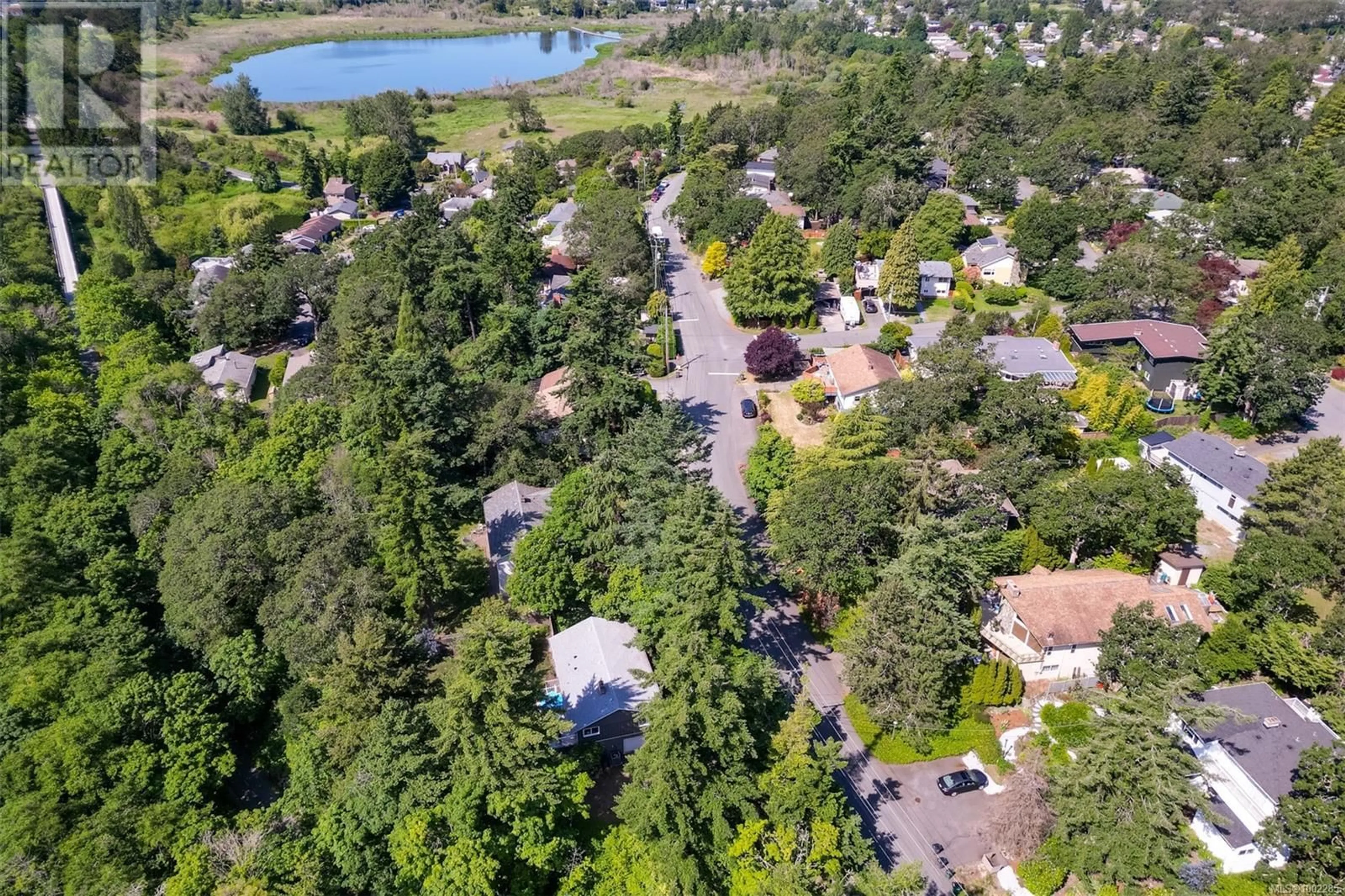 A pic from outside/outdoor area/front of a property/back of a property/a pic from drone, unknown for 1025 GREENRIDGE CRESCENT, Saanich British Columbia V8X3B8