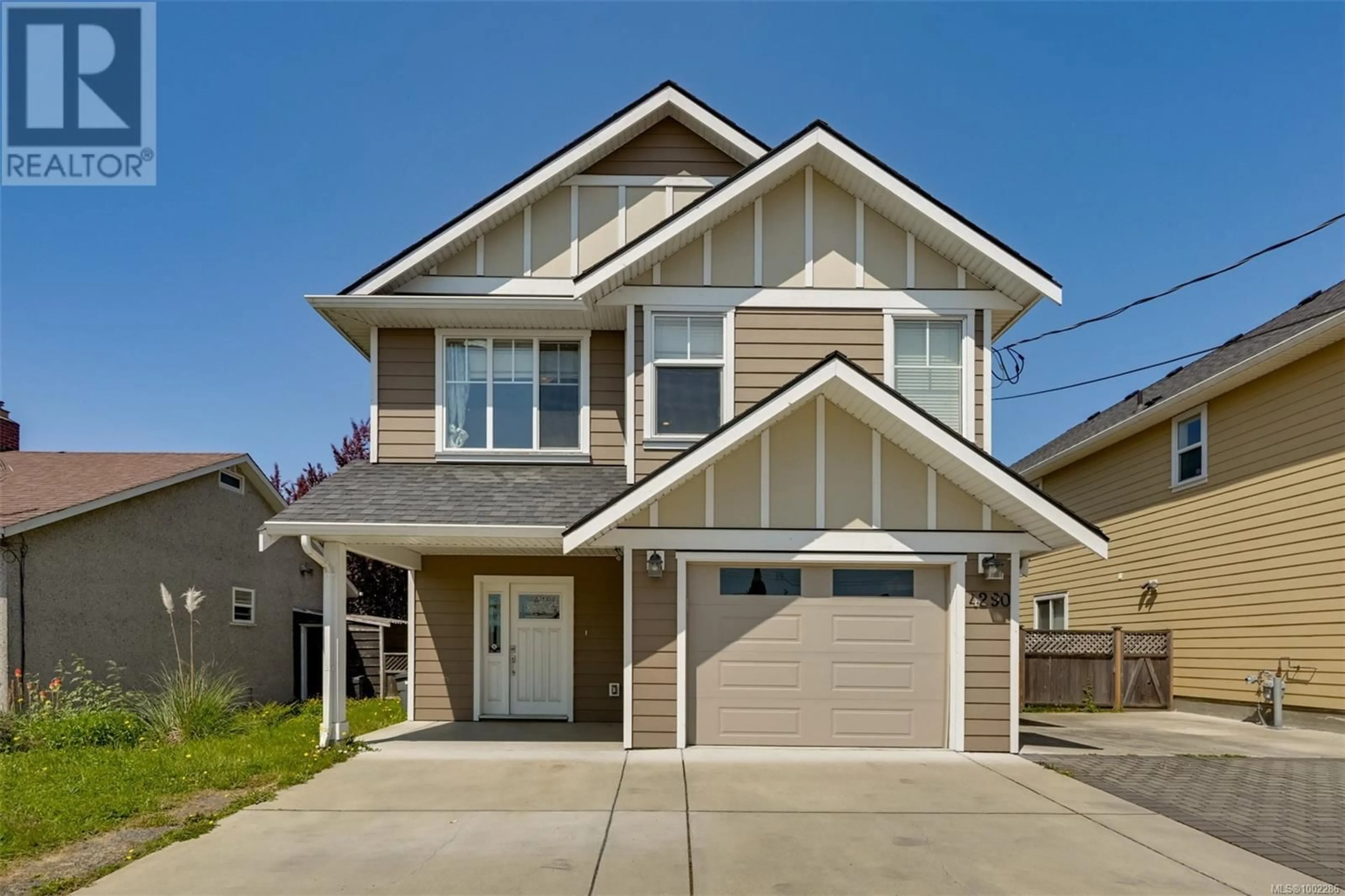 Home with vinyl exterior material, street for 4290 GLANFORD AVENUE, Saanich British Columbia V8Z4B8