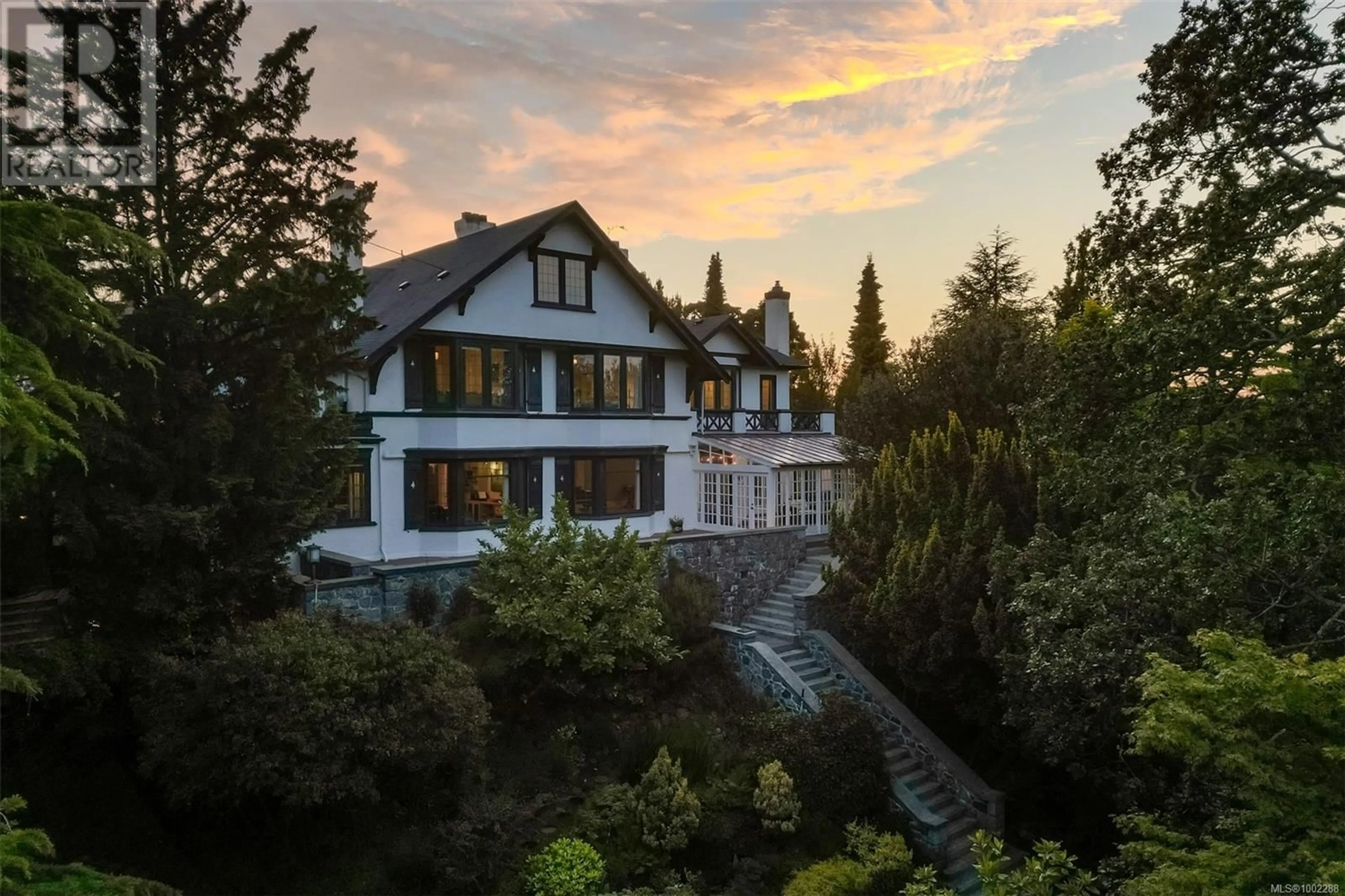 A pic from outside/outdoor area/front of a property/back of a property/a pic from drone, unknown for 1630 YORK PLACE, Oak Bay British Columbia V8R5X2