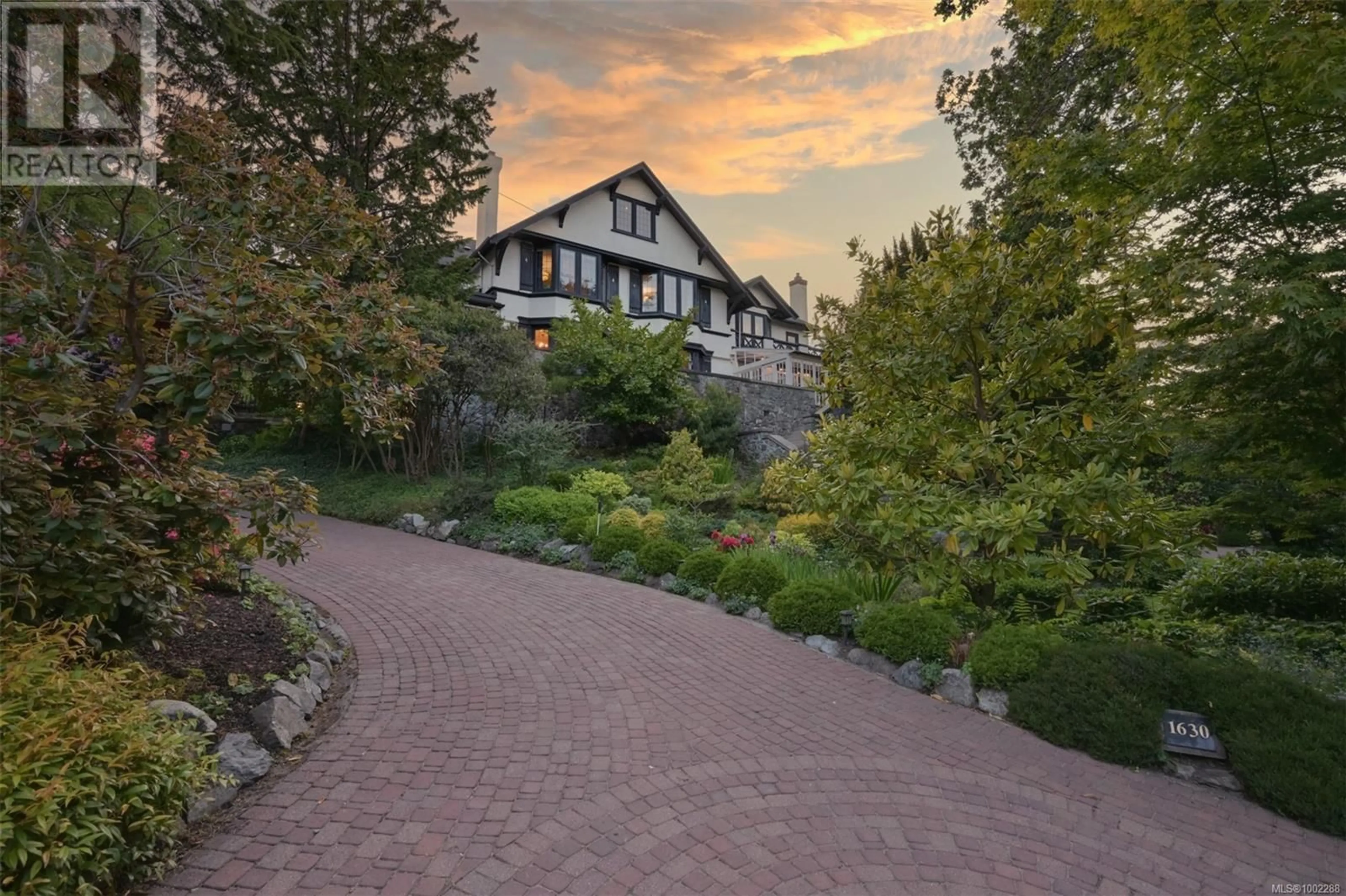 Patio, street for 1630 YORK PLACE, Oak Bay British Columbia V8R5X2