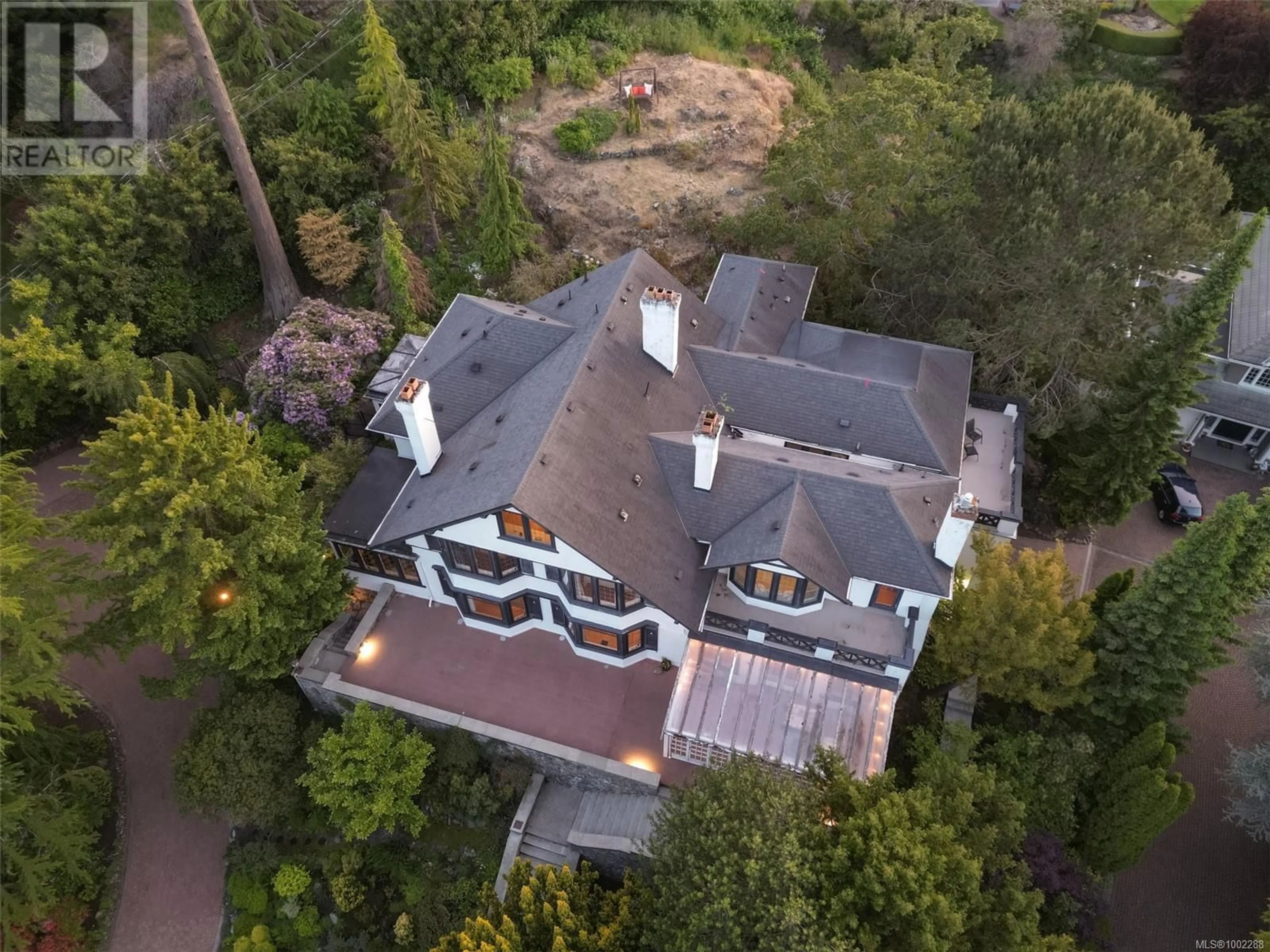 A pic from outside/outdoor area/front of a property/back of a property/a pic from drone, unknown for 1630 YORK PLACE, Oak Bay British Columbia V8R5X2