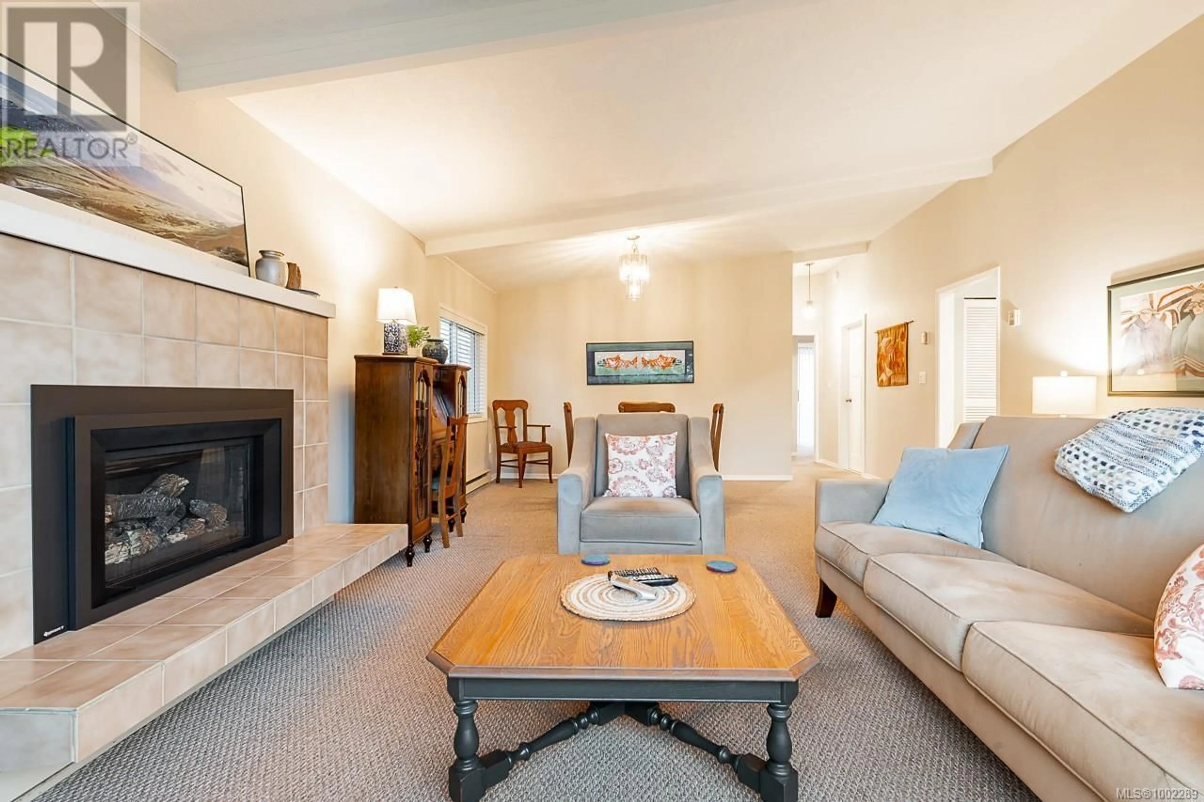 Living room with furniture, unknown for 2411 AMELIA AVENUE, Sidney British Columbia V8L2J4