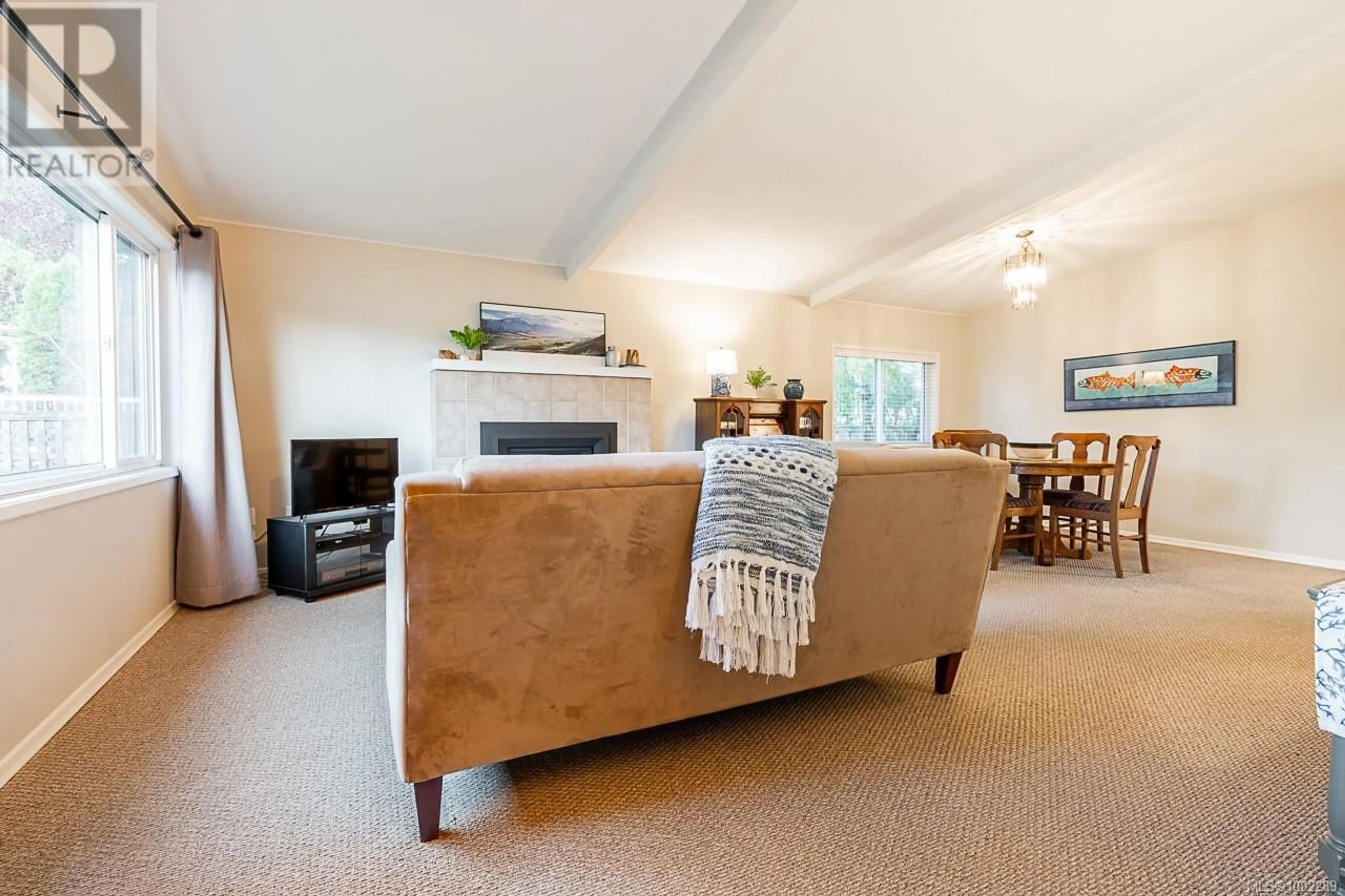Living room with furniture, unknown for 2411 AMELIA AVENUE, Sidney British Columbia V8L2J4