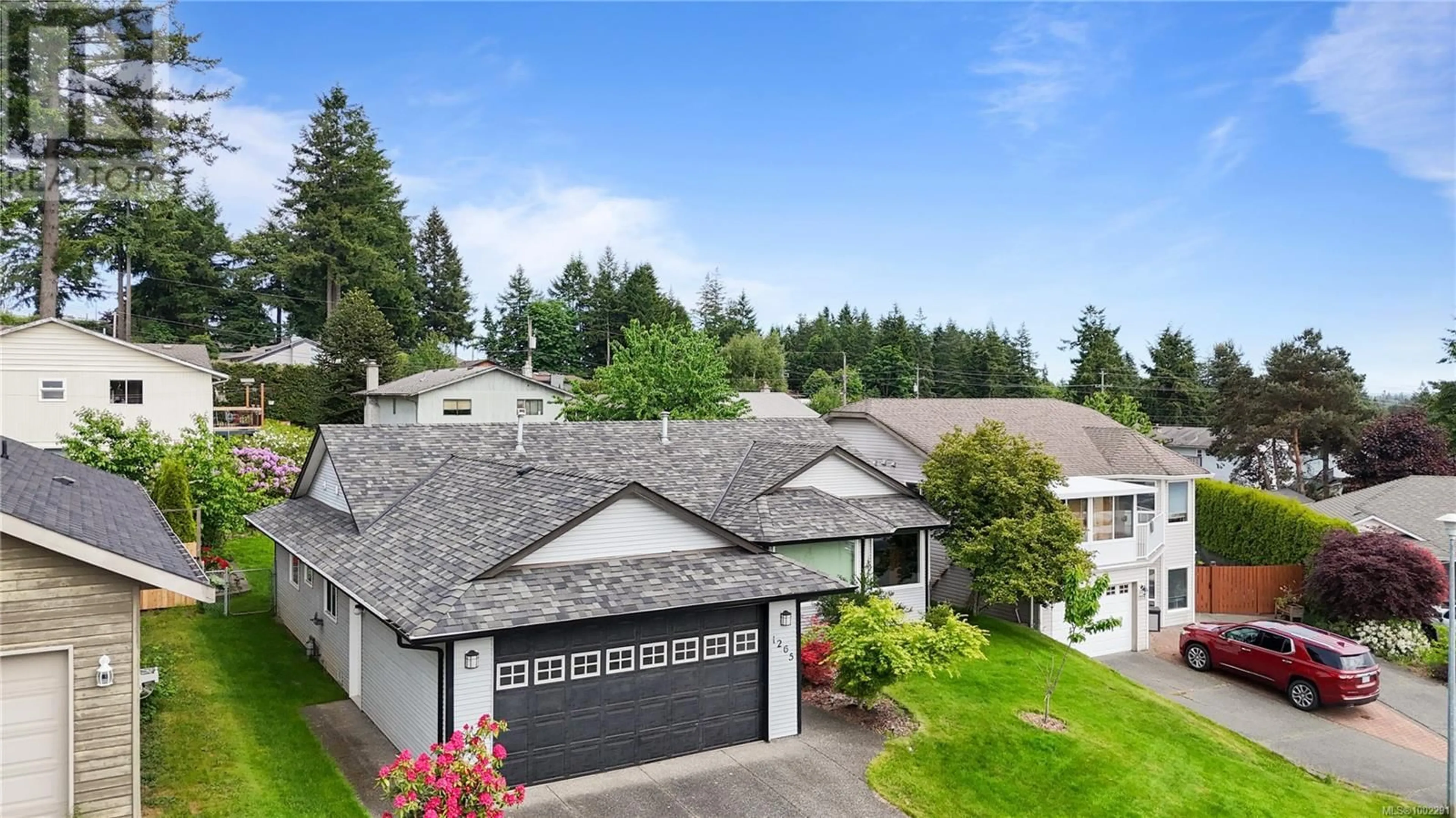 A pic from outside/outdoor area/front of a property/back of a property/a pic from drone, mountain view for 1265 MOUNTAIN VIEW PLACE, Campbell River British Columbia V9W7Z4