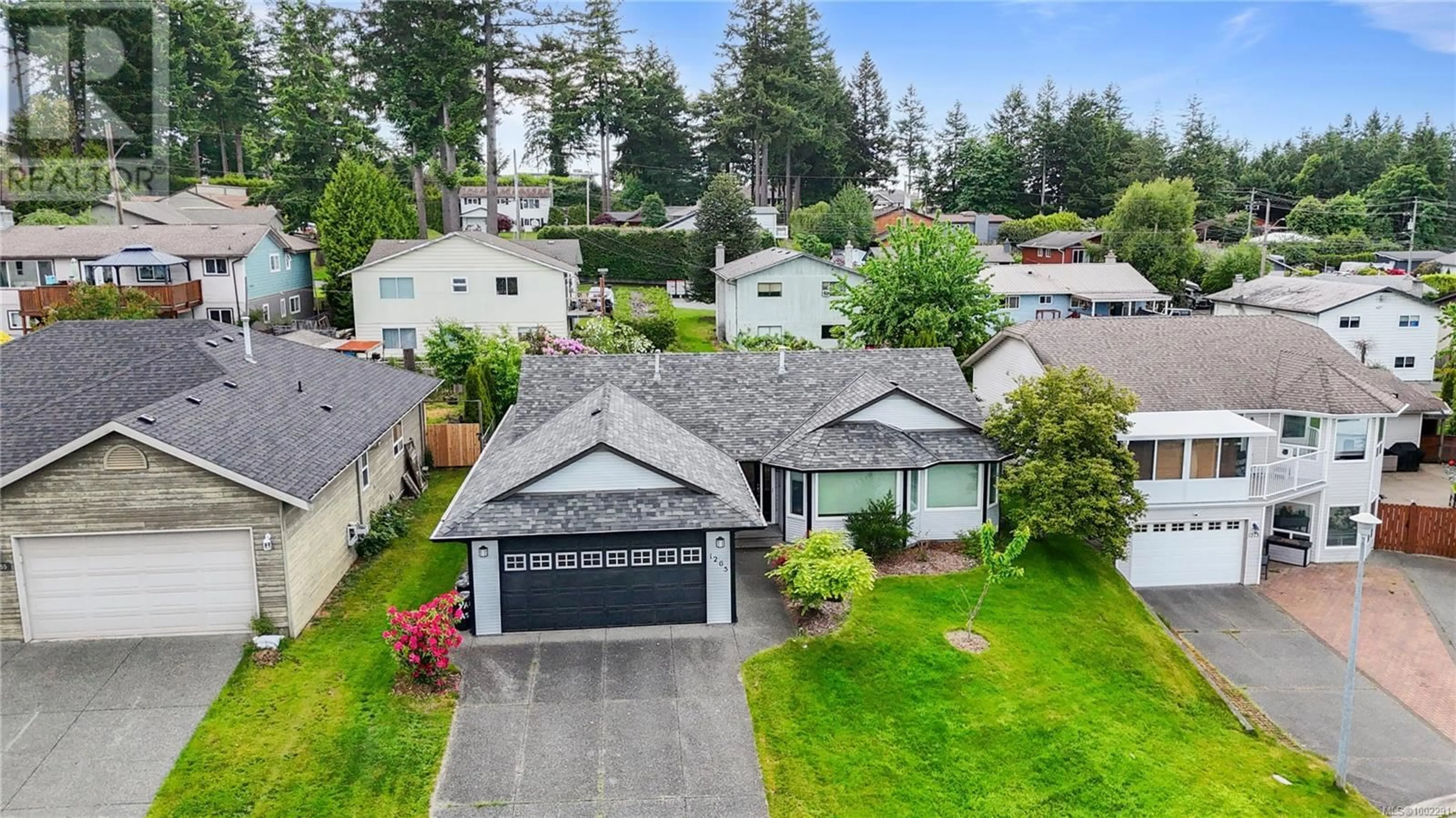 A pic from outside/outdoor area/front of a property/back of a property/a pic from drone, street for 1265 MOUNTAIN VIEW PLACE, Campbell River British Columbia V9W7Z4