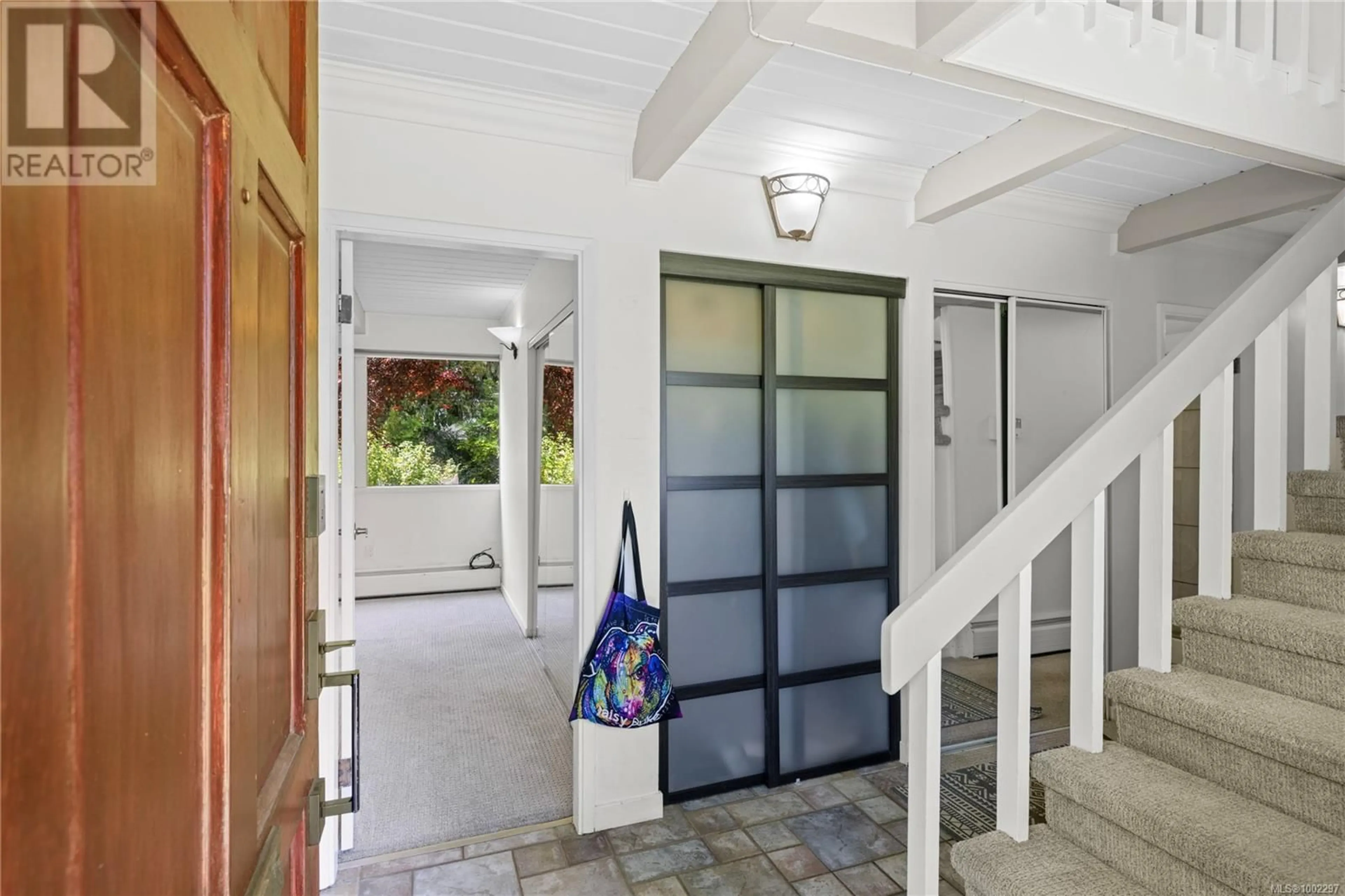 Indoor entryway for 419 LENHART AVENUE, Nanaimo British Columbia V9S4X4