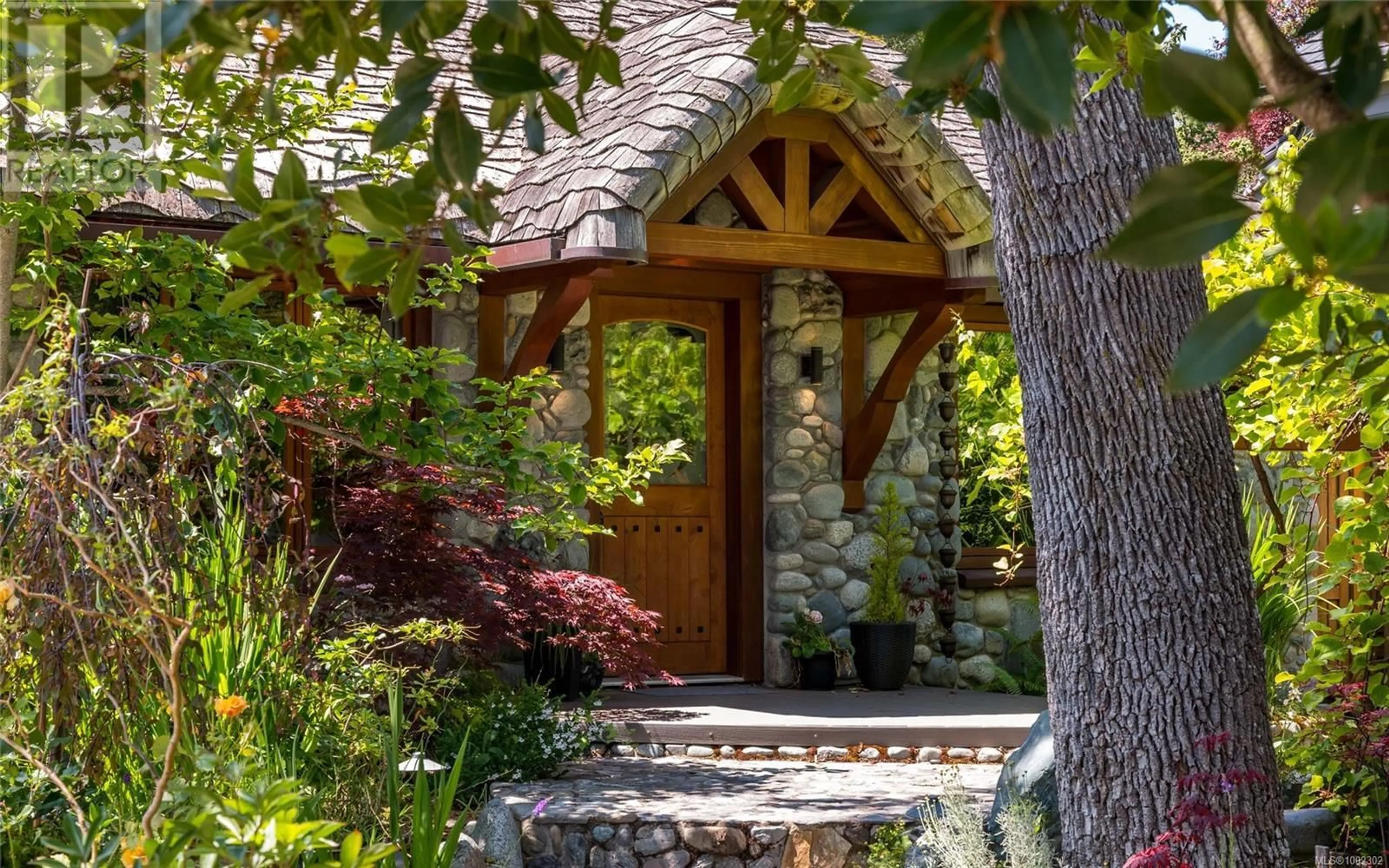 Indoor entryway for 752 MONTEREY AVENUE, Oak Bay British Columbia V8S4V2