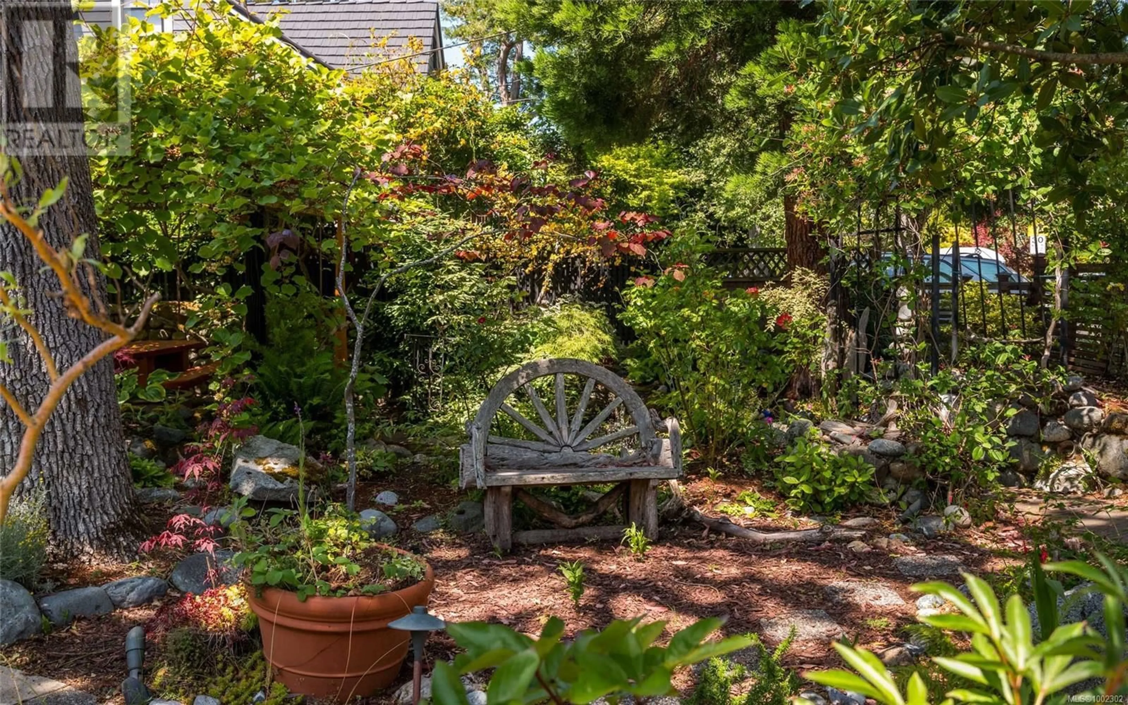 Patio, street for 752 MONTEREY AVENUE, Oak Bay British Columbia V8S4V2