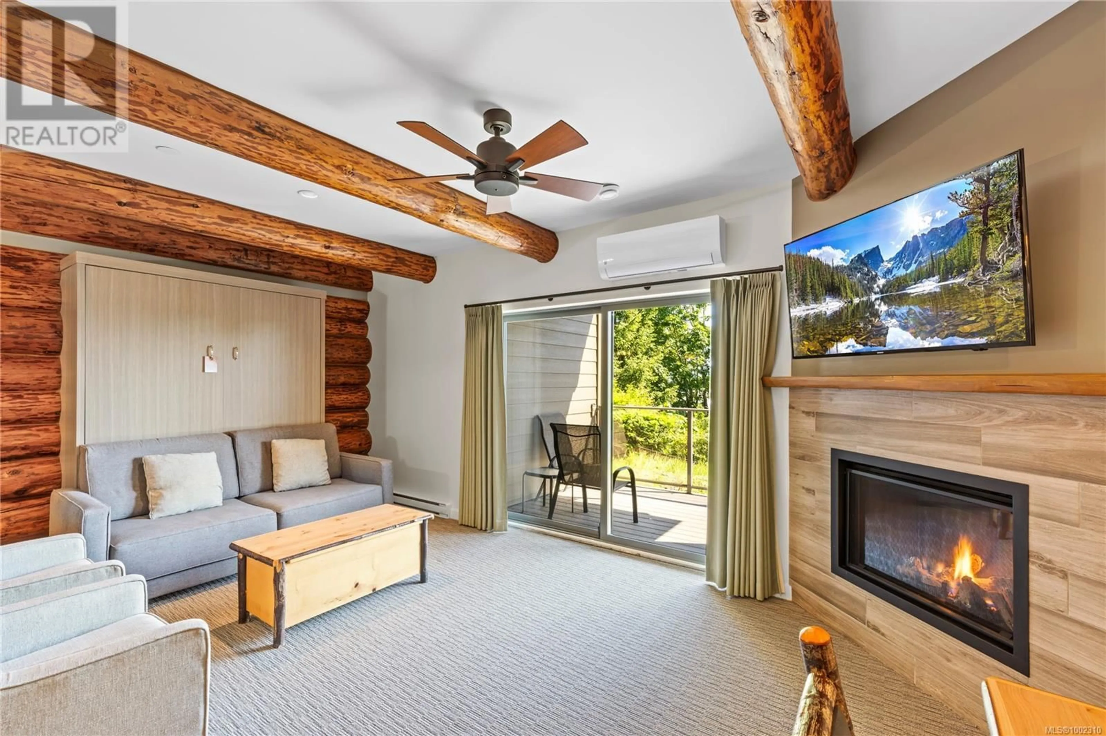 Living room with furniture, wood/laminate floor for 130 - 1155 RESORT DRIVE, Parksville British Columbia V9P2E3