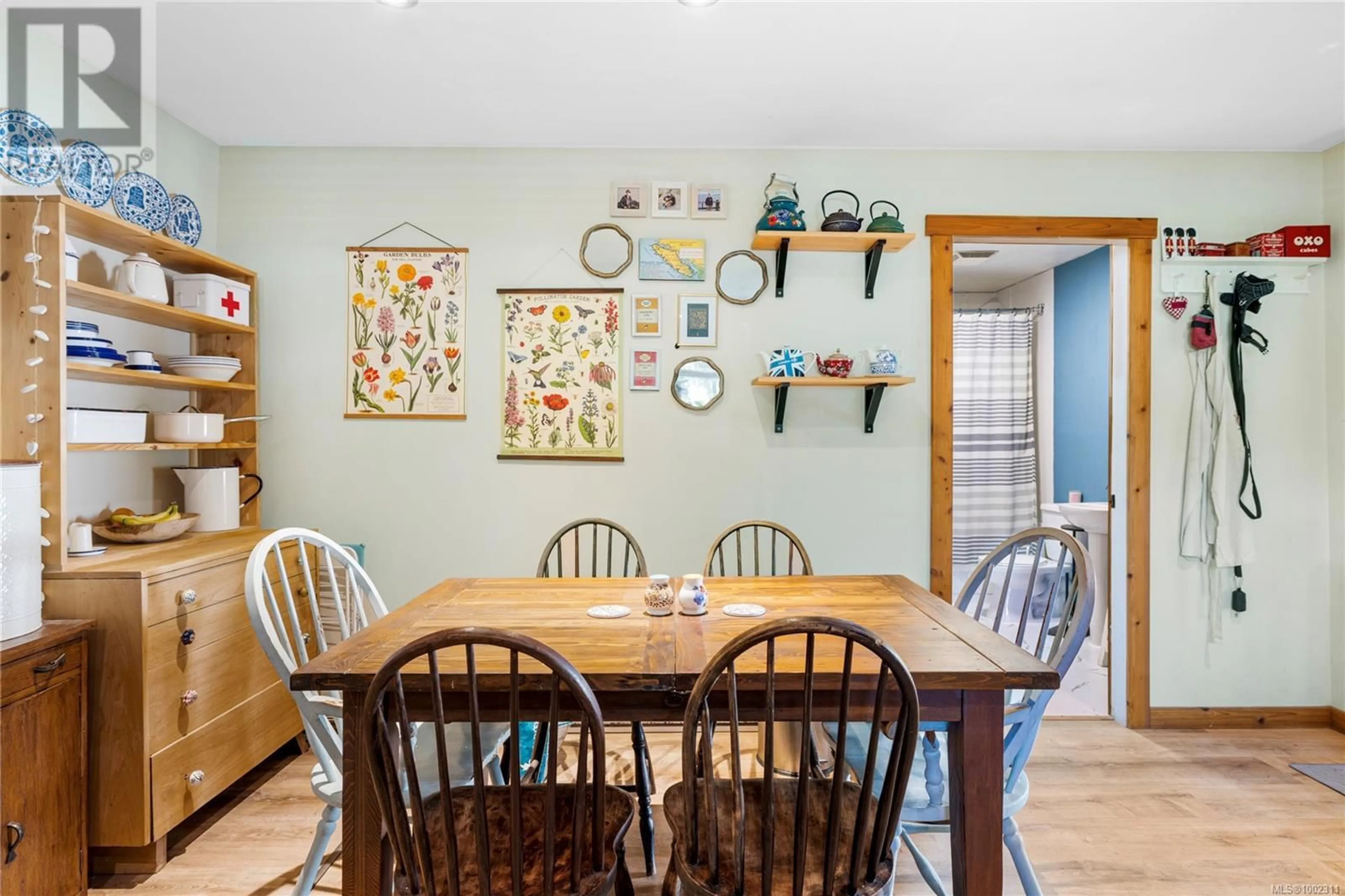 Dining room, wood/laminate floor for 689 PIONEER CRESCENT, Parksville British Columbia V9P1T6