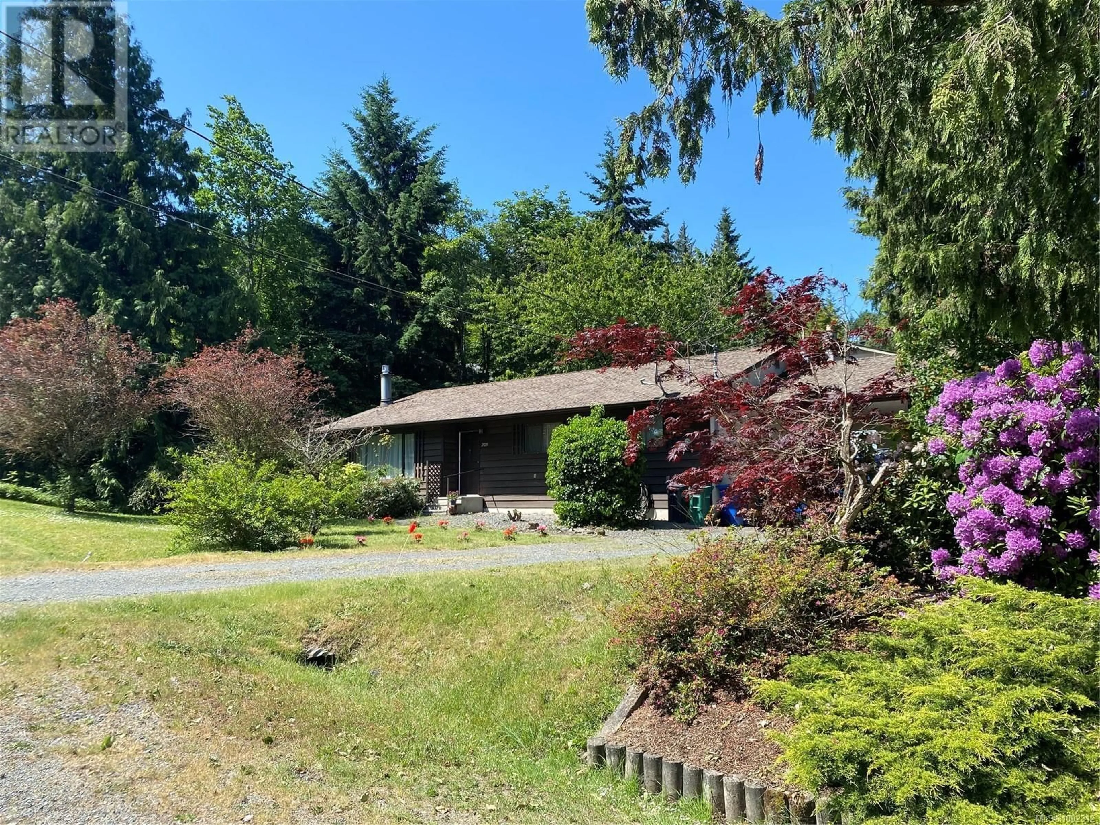 A pic from outside/outdoor area/front of a property/back of a property/a pic from drone, unknown for 203 CADBORO PLACE, Nanaimo British Columbia V9R6J3