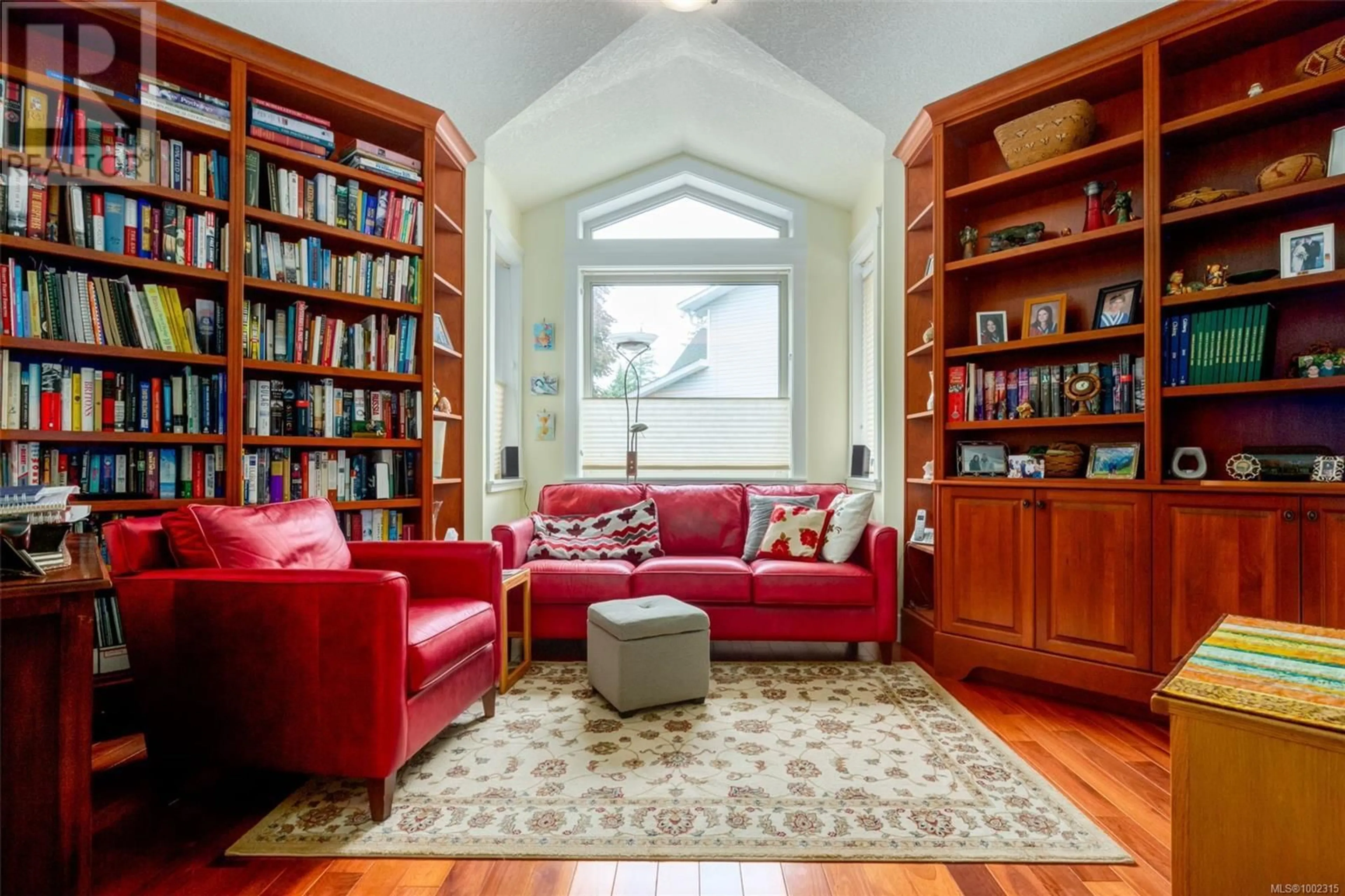 Living room with furniture, unknown for 4911 DENFORD PLACE, Nanaimo British Columbia V9V1R3
