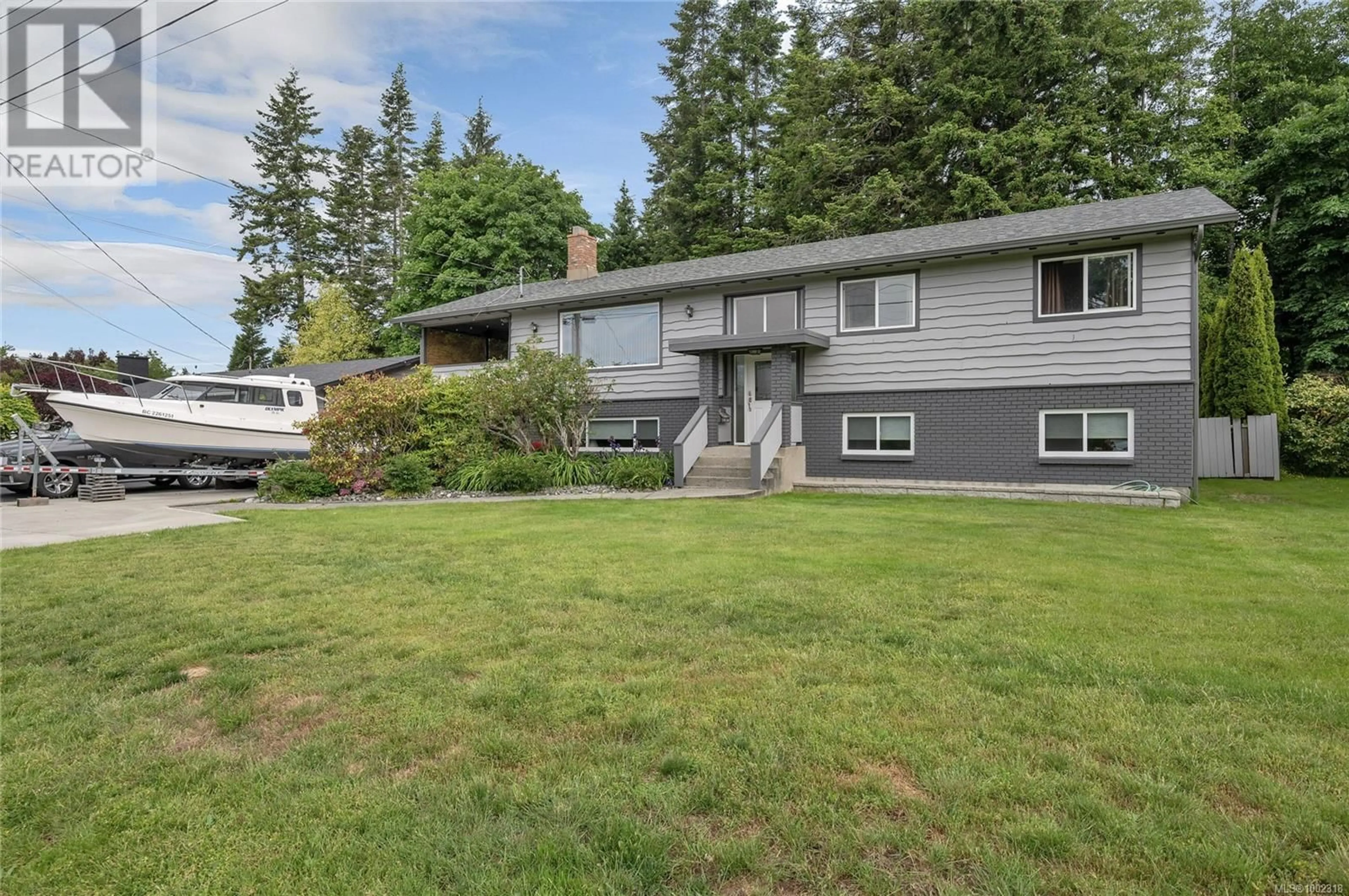 A pic from outside/outdoor area/front of a property/back of a property/a pic from drone, mountain view for 46 OREGON ROAD, Campbell River British Columbia V9W5T1