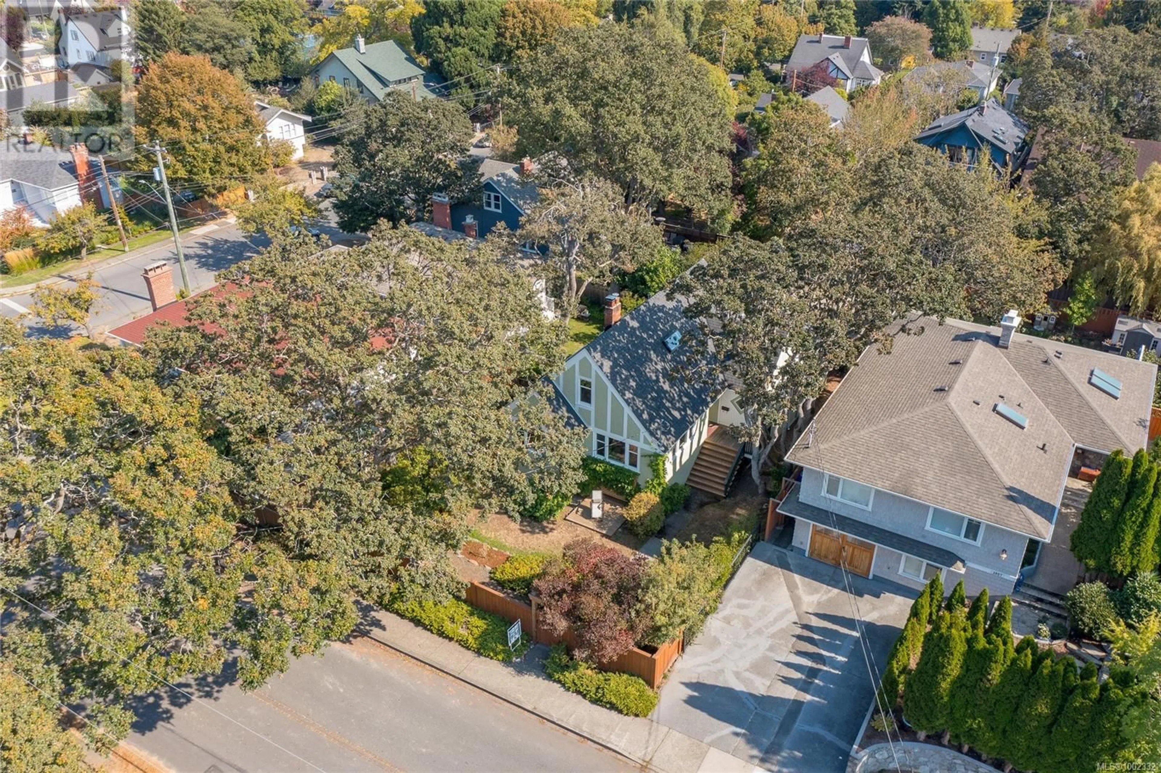 A pic from outside/outdoor area/front of a property/back of a property/a pic from drone, street for 1959 HAMPSHIRE ROAD, Oak Bay British Columbia V8R5T9