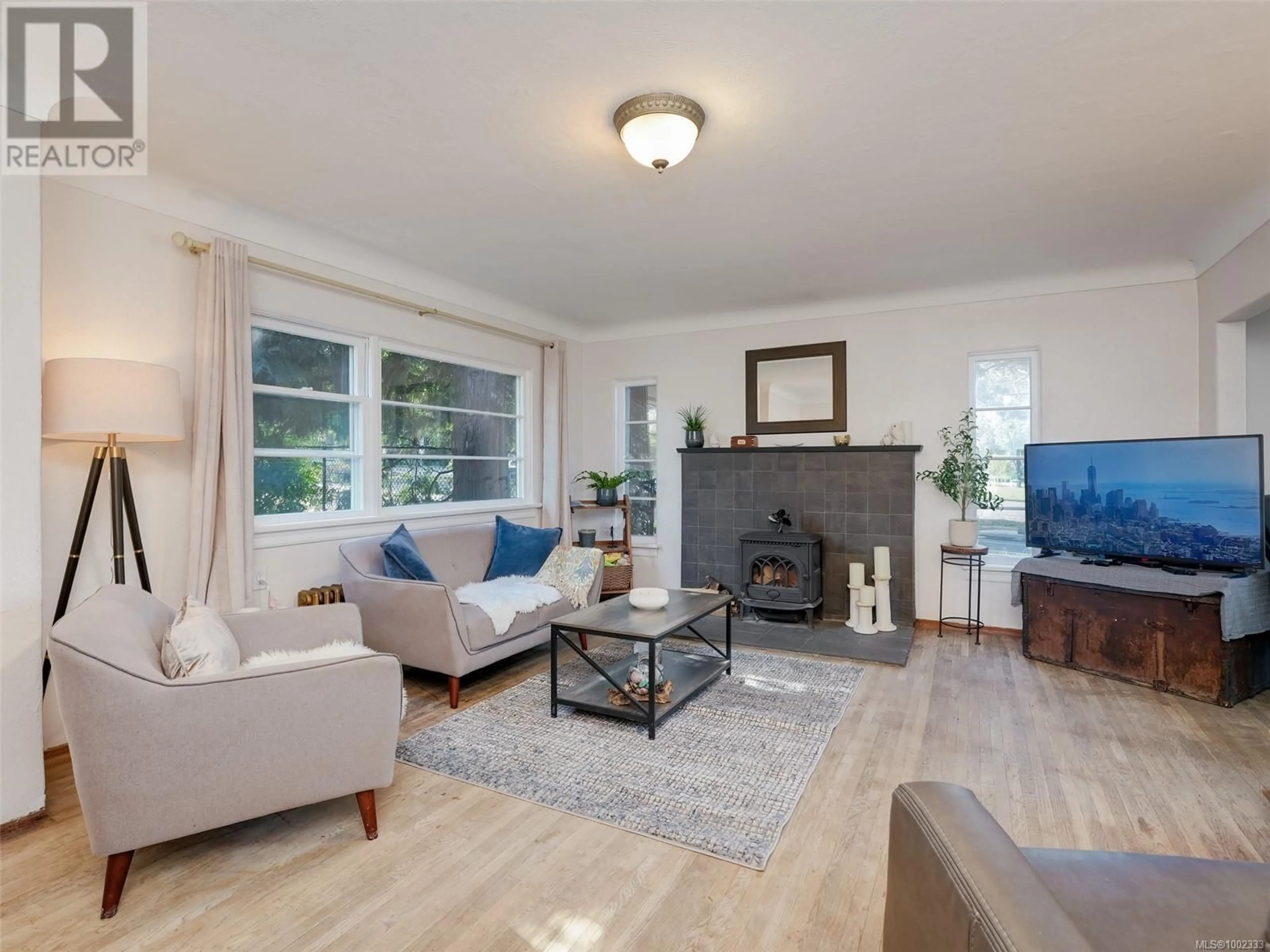 Living room with furniture, unknown for 3102 YEW STREET, Victoria British Columbia V8X1M8