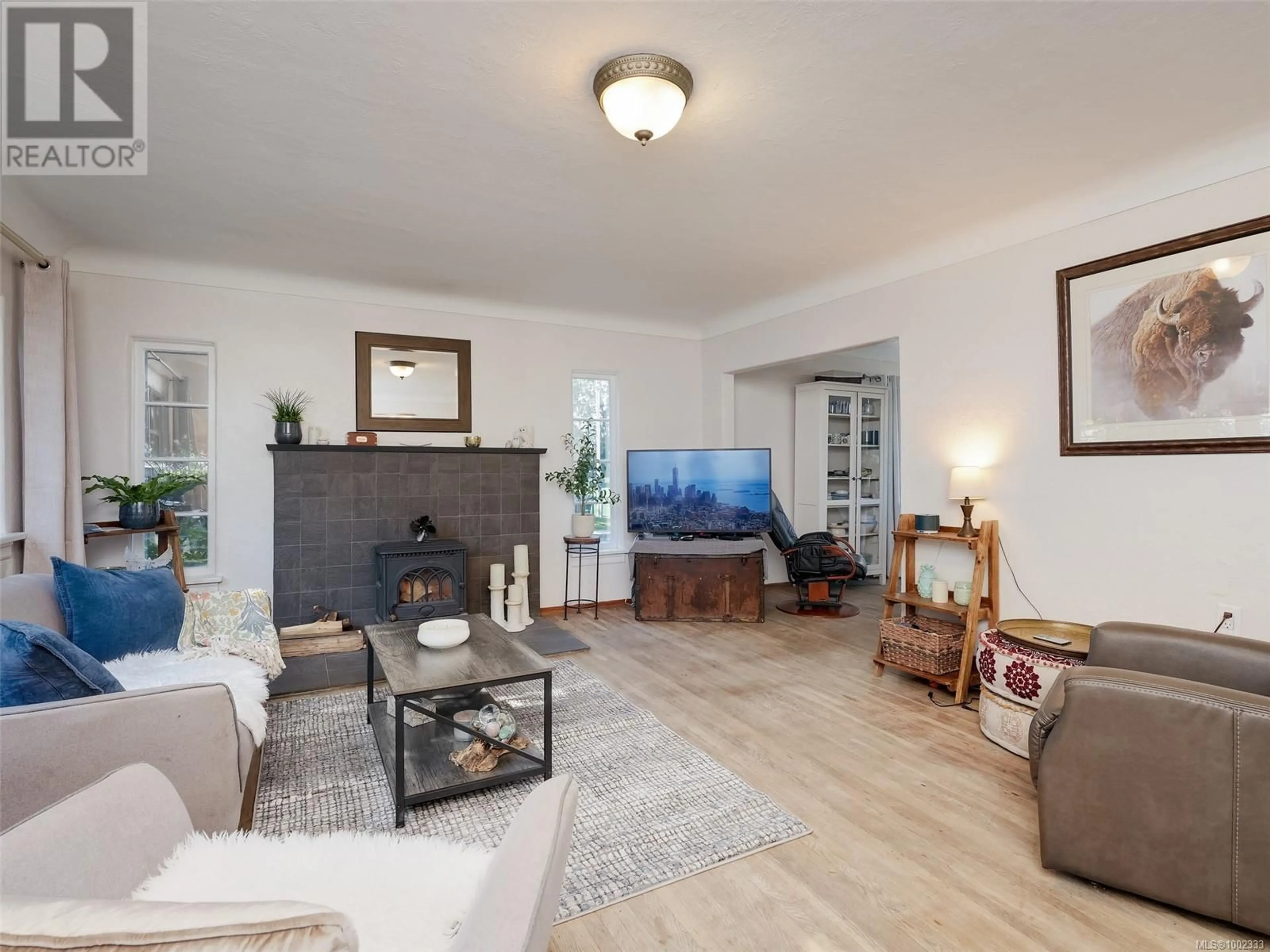 Living room with furniture, unknown for 3102 YEW STREET, Victoria British Columbia V8X1M8