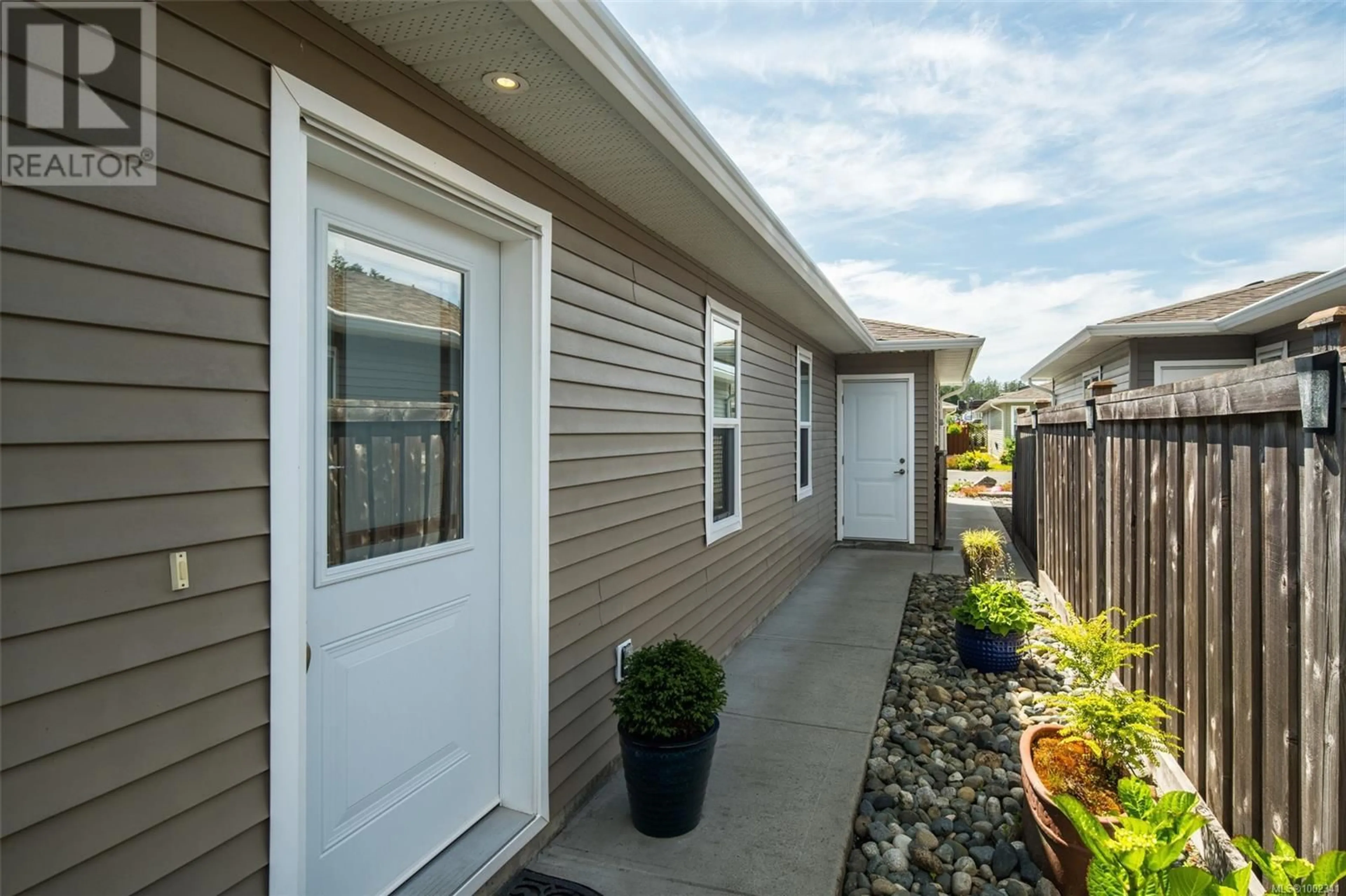 Home with vinyl exterior material, street for 48 - 7586 TETAYUT ROAD, Central Saanich British Columbia V8M0B4
