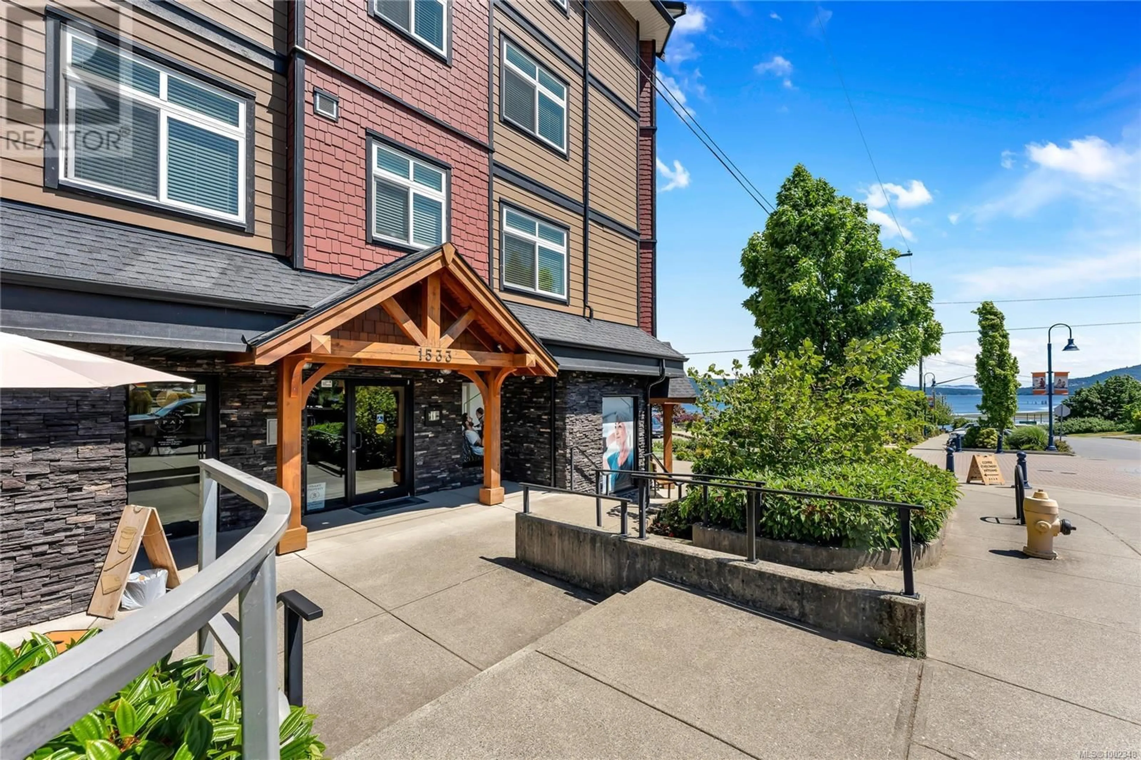 Patio, unknown for 403 - 1533 JOAN AVENUE, Crofton British Columbia V0R1R0