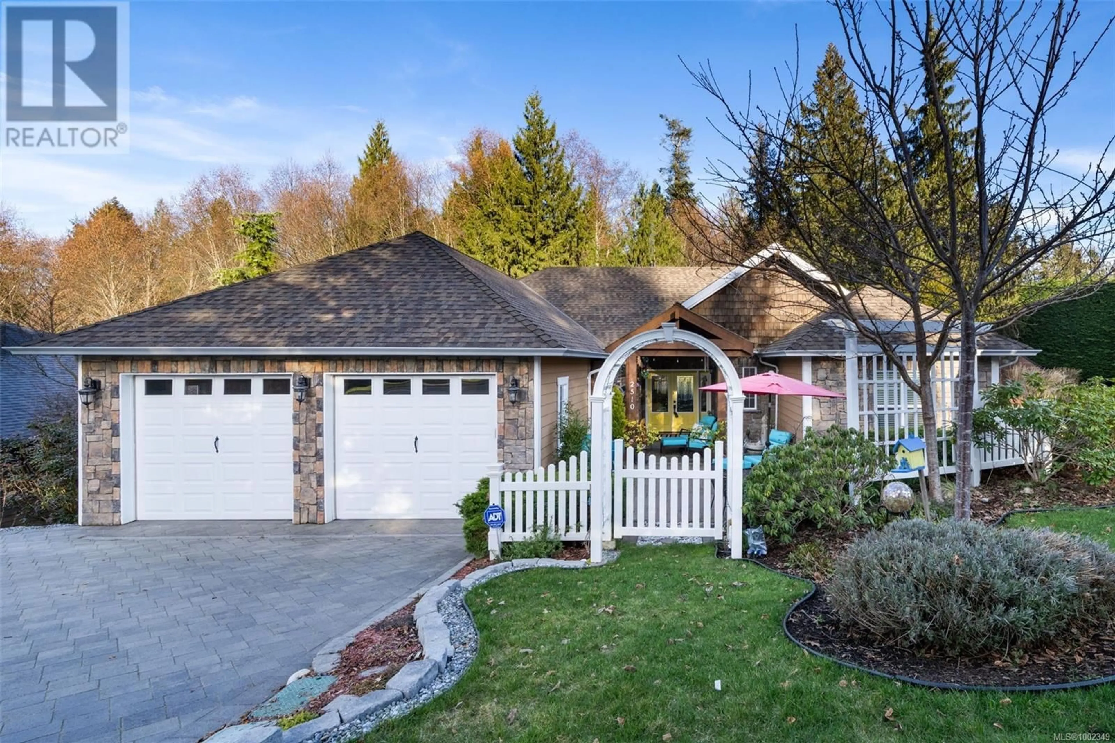 Home with vinyl exterior material, street for 2510 KINNOULL CRESCENT, Mill Bay British Columbia V8H1H3