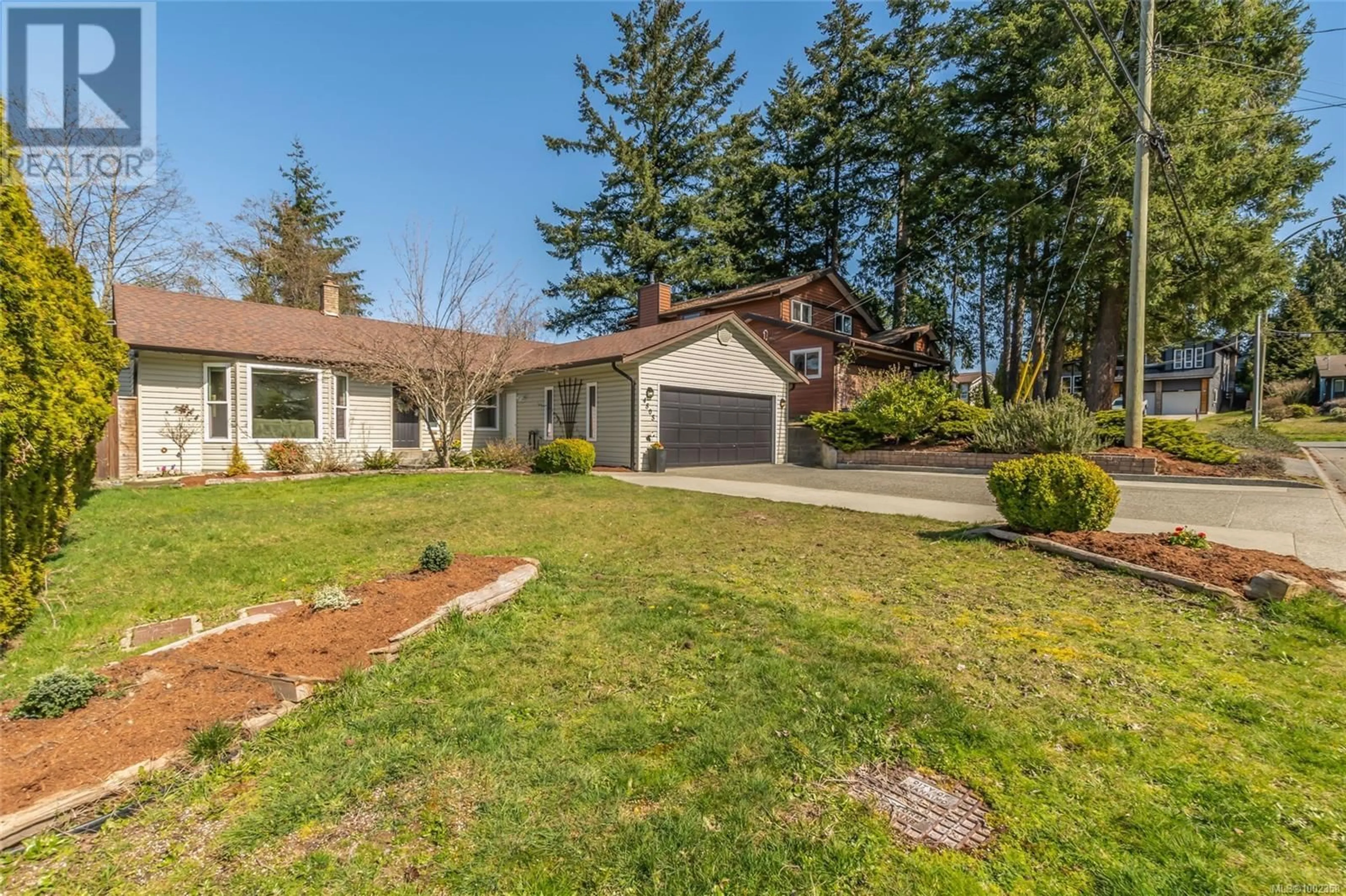 A pic from outside/outdoor area/front of a property/back of a property/a pic from drone, street for 4505 WOODWINDS CRESCENT, Nanaimo British Columbia V9T4R3