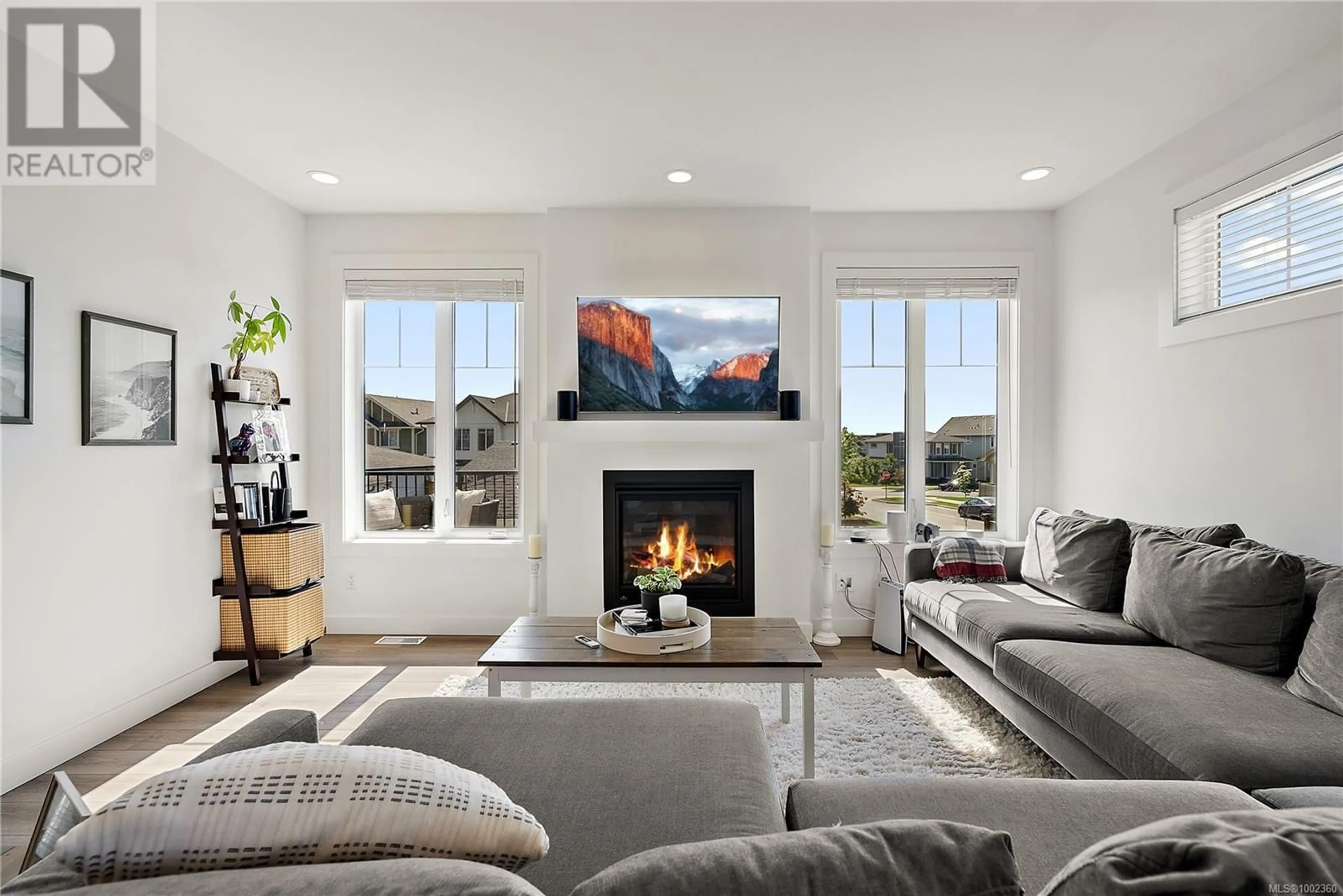 Living room with furniture, unknown for 3393 SANDPIPER STREET, Colwood British Columbia V9C0R5