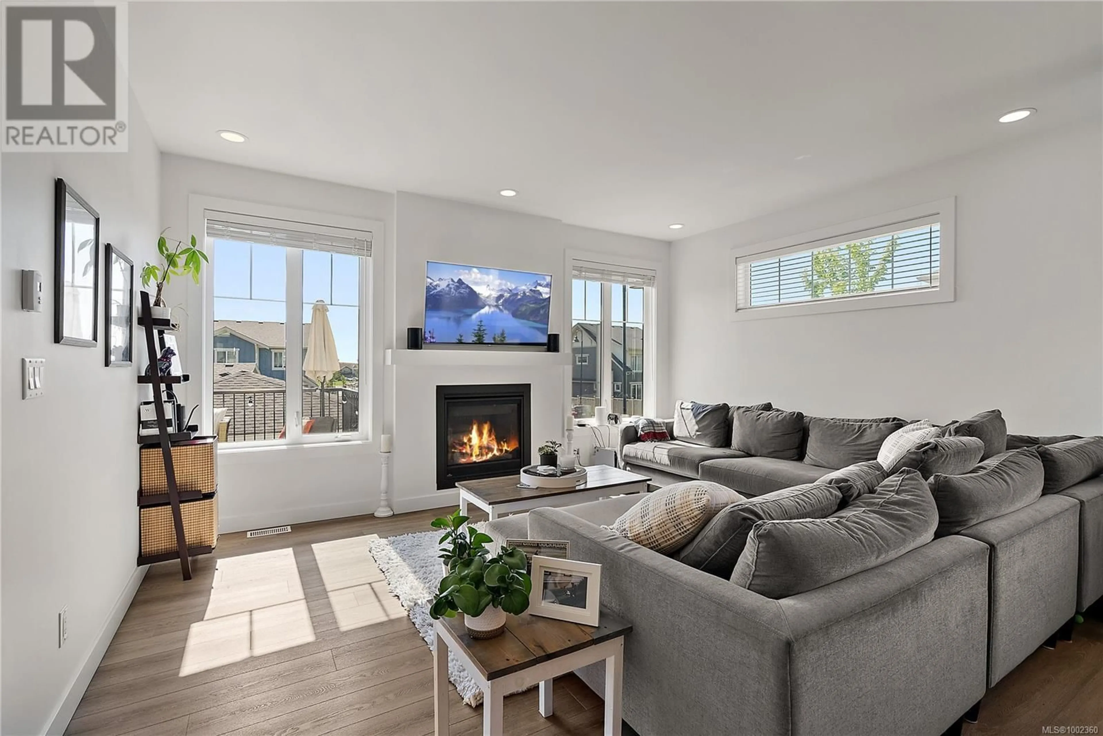 Living room with furniture, unknown for 3393 SANDPIPER STREET, Colwood British Columbia V9C0R5