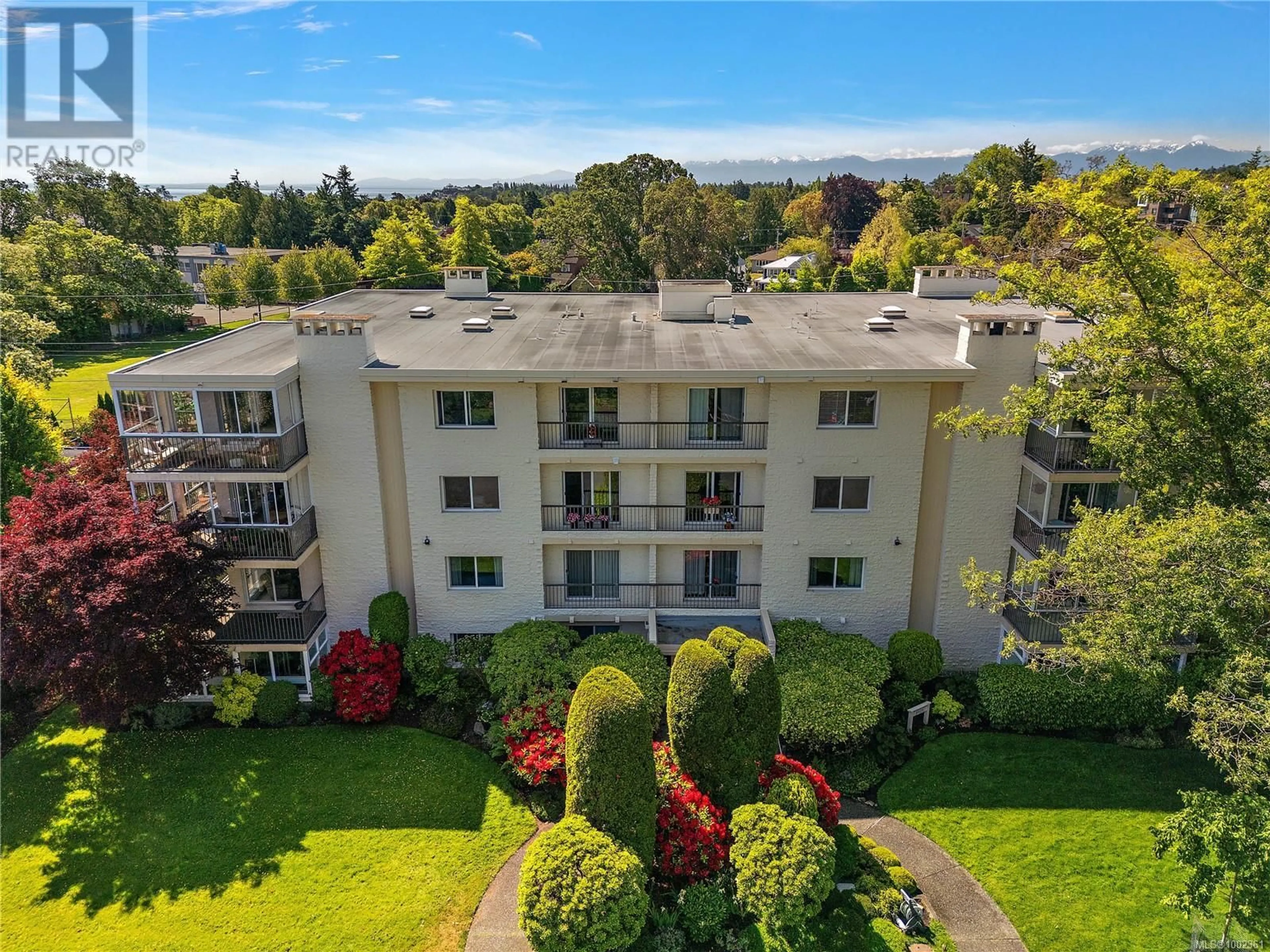 A pic from outside/outdoor area/front of a property/back of a property/a pic from drone, unknown for 403 - 2323 HAMIOTA STREET, Oak Bay British Columbia V8R2N1