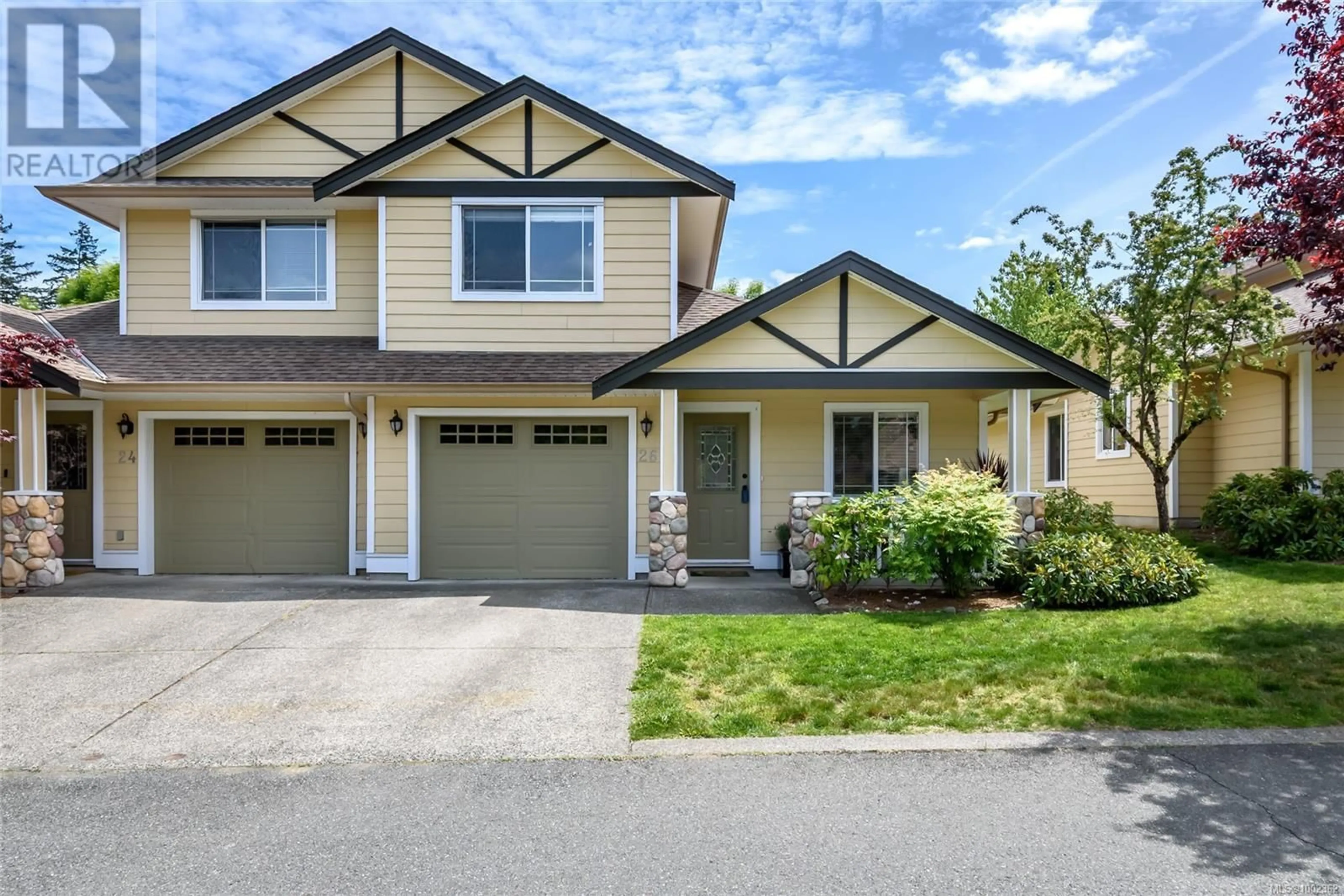 Home with vinyl exterior material, street for 26 - 2728 1ST STREET, Courtenay British Columbia V9N4A4