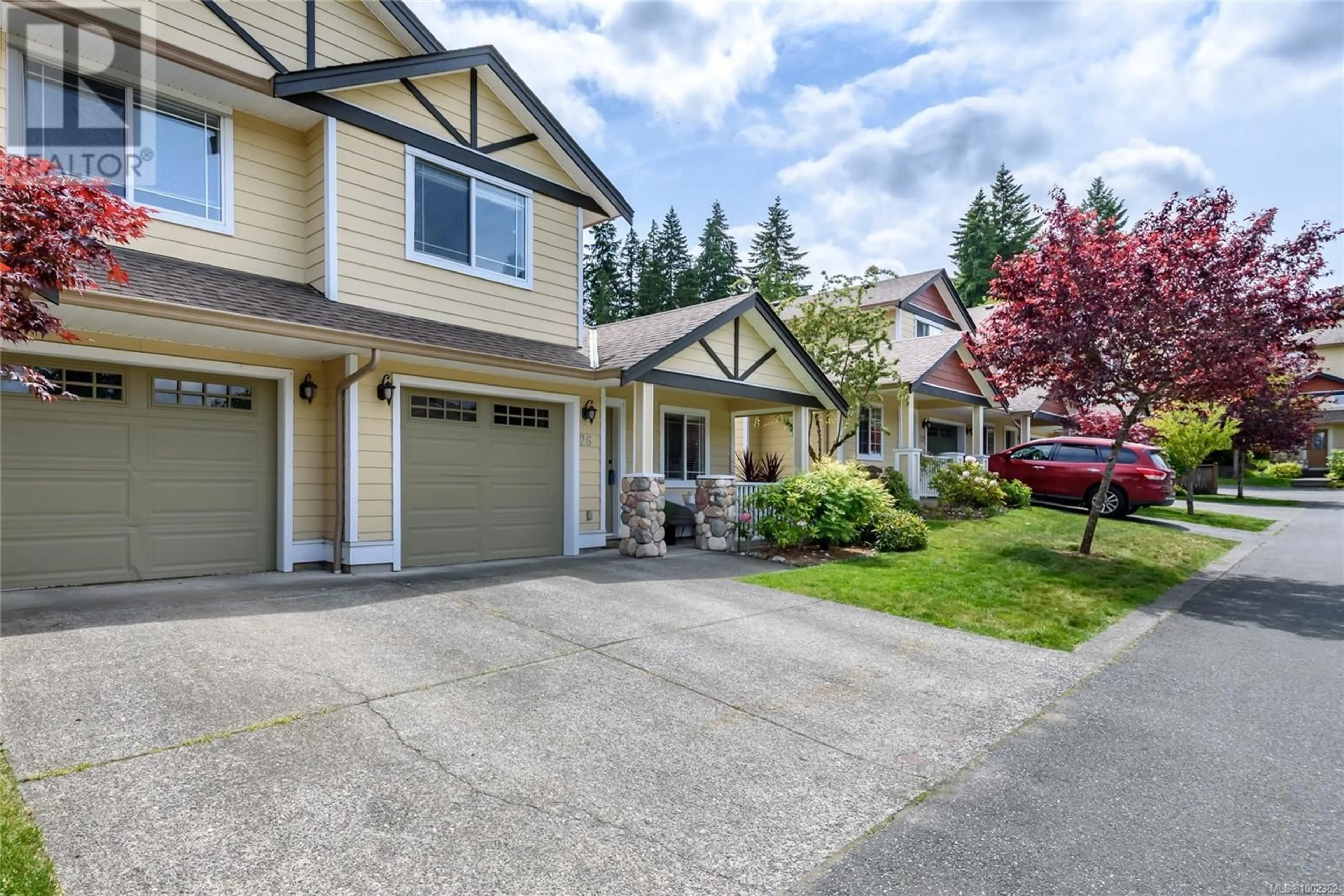 Home with vinyl exterior material, street for 26 - 2728 1ST STREET, Courtenay British Columbia V9N4A4