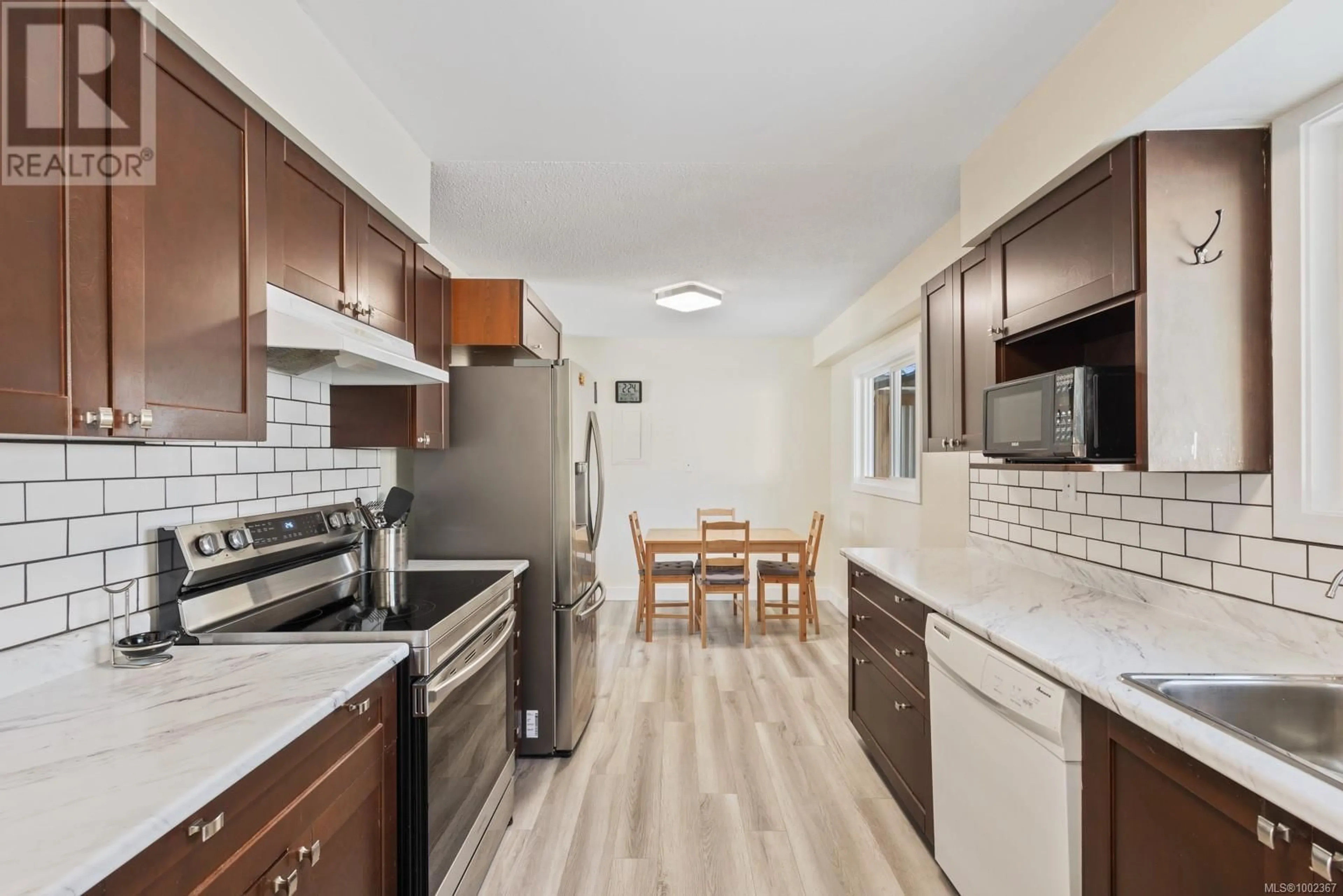 Standard kitchen, unknown for 755 LORNE CRESCENT, Campbell River British Columbia V9W5Z1