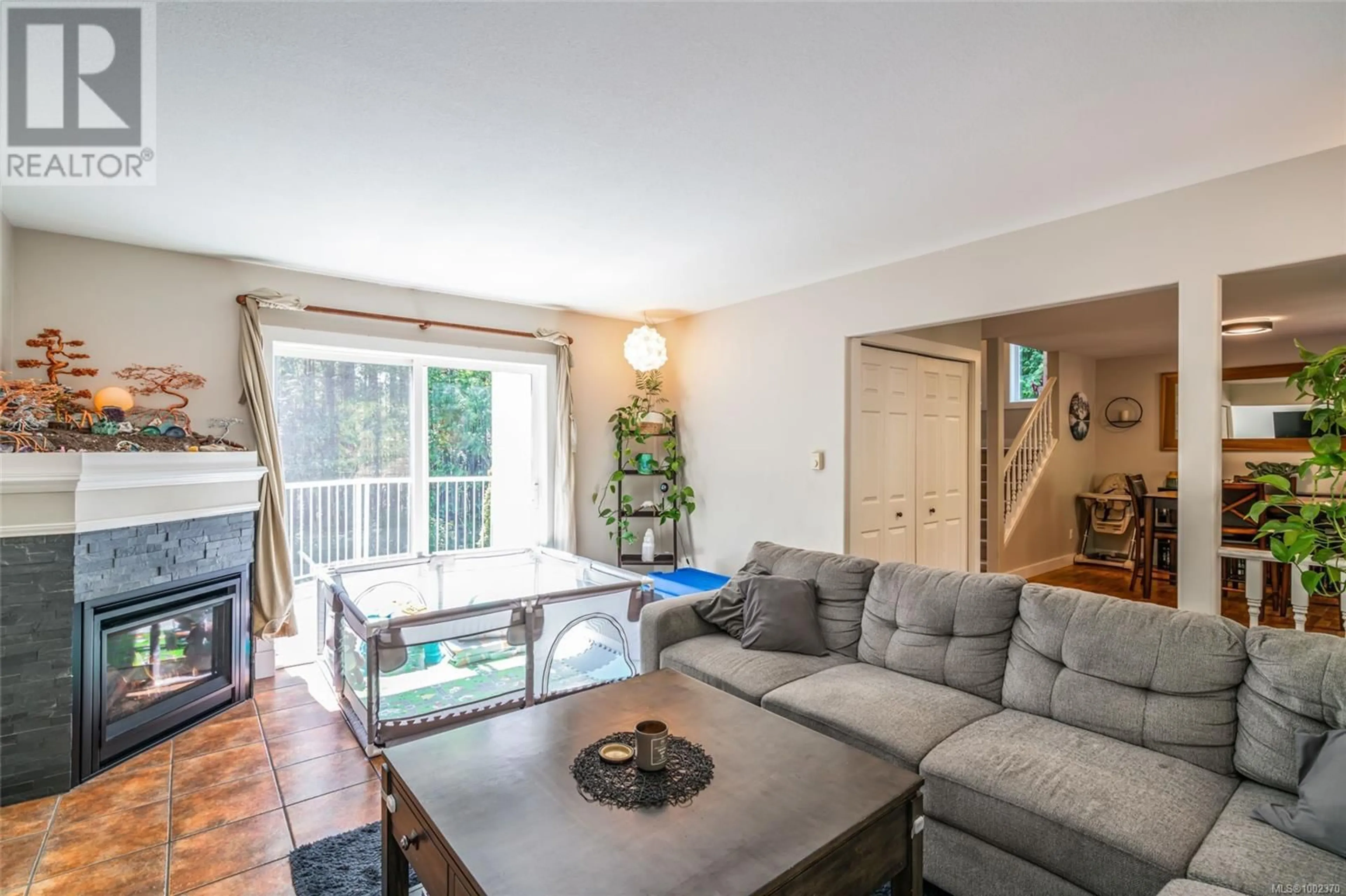Living room with furniture, unknown for 387 DOUGLAS PLACE, Nanaimo British Columbia V9R5X4