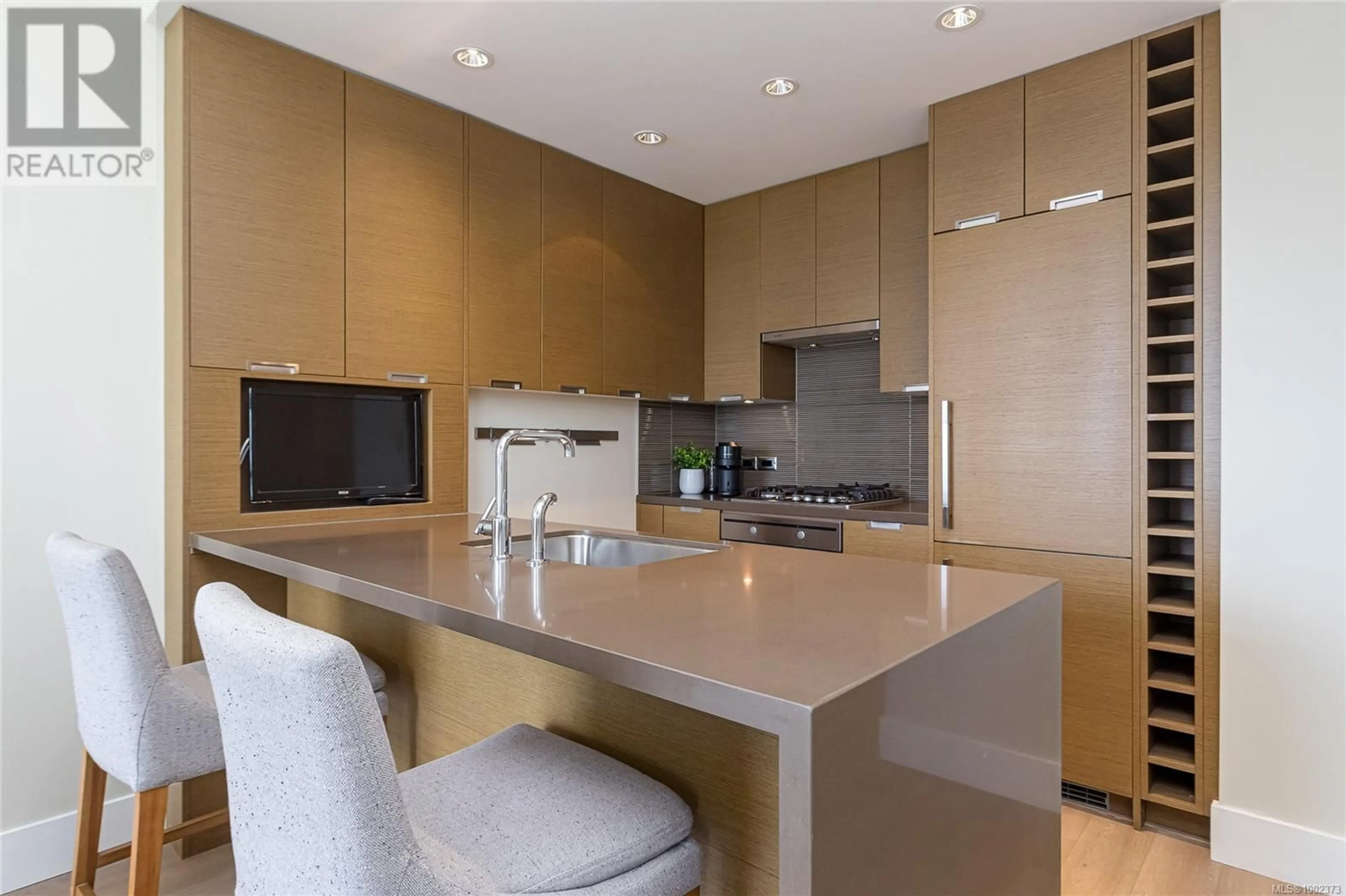 Standard kitchen, unknown for 508 - 83 SAGHALIE ROAD, Victoria British Columbia V9A0E7