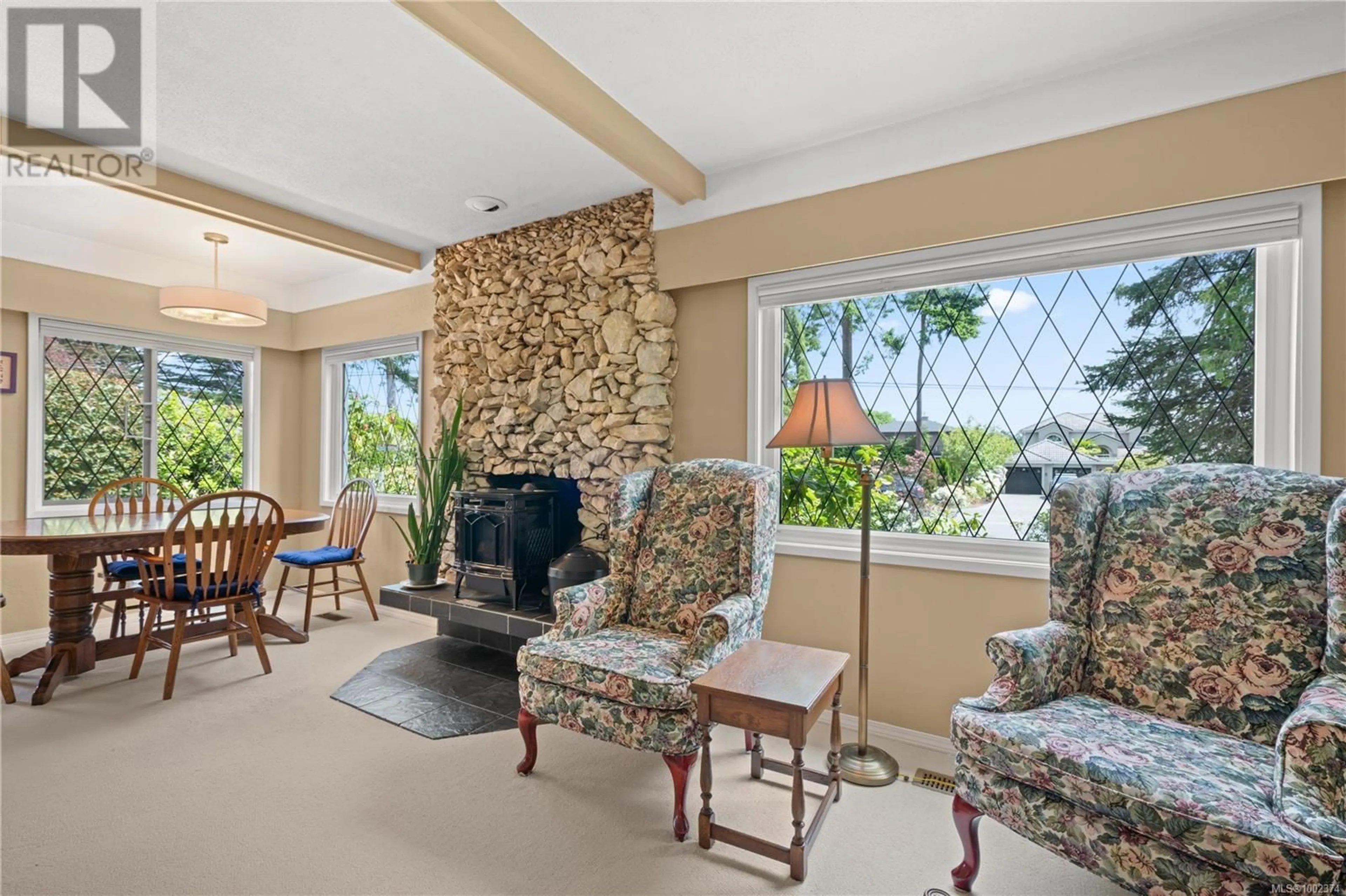 Living room with furniture, unknown for 10270 RESTHAVEN DRIVE, Sidney British Columbia V8L3H4