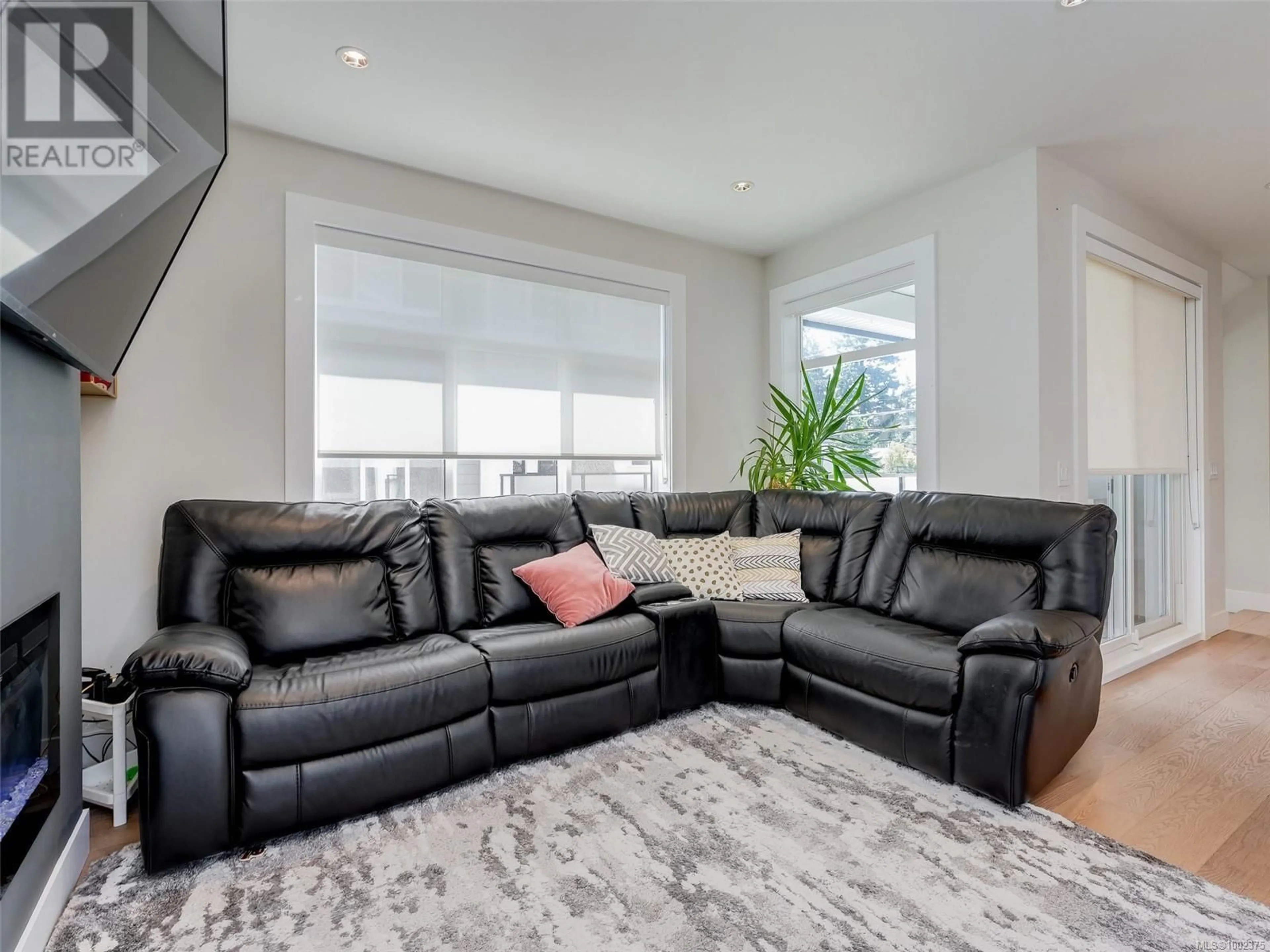 Living room with furniture, unknown for 118 - 946 JENKINS AVENUE, Langford British Columbia V9B2N7
