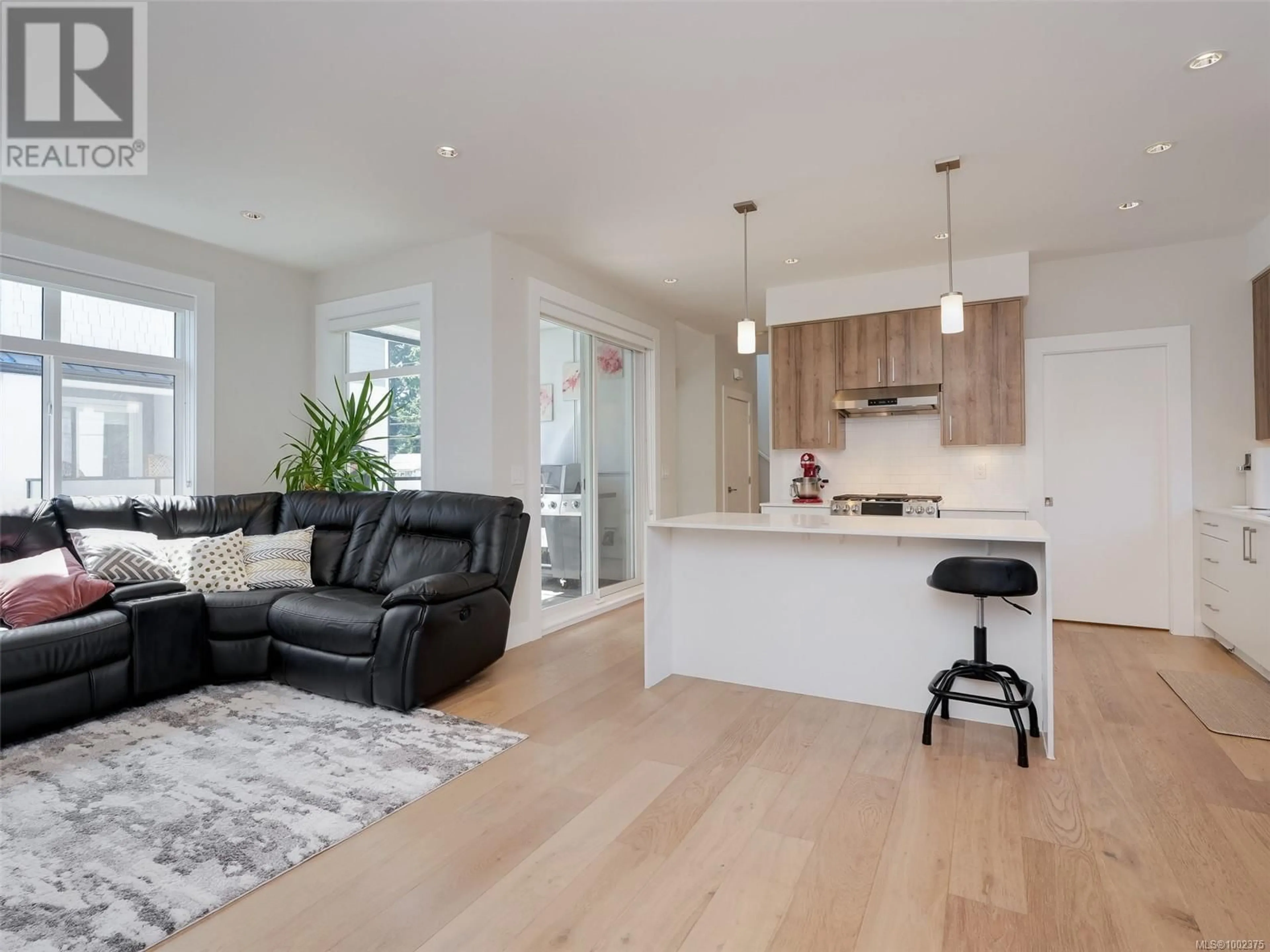 Open concept kitchen, wood/laminate floor for 118 - 946 JENKINS AVENUE, Langford British Columbia V9B2N7
