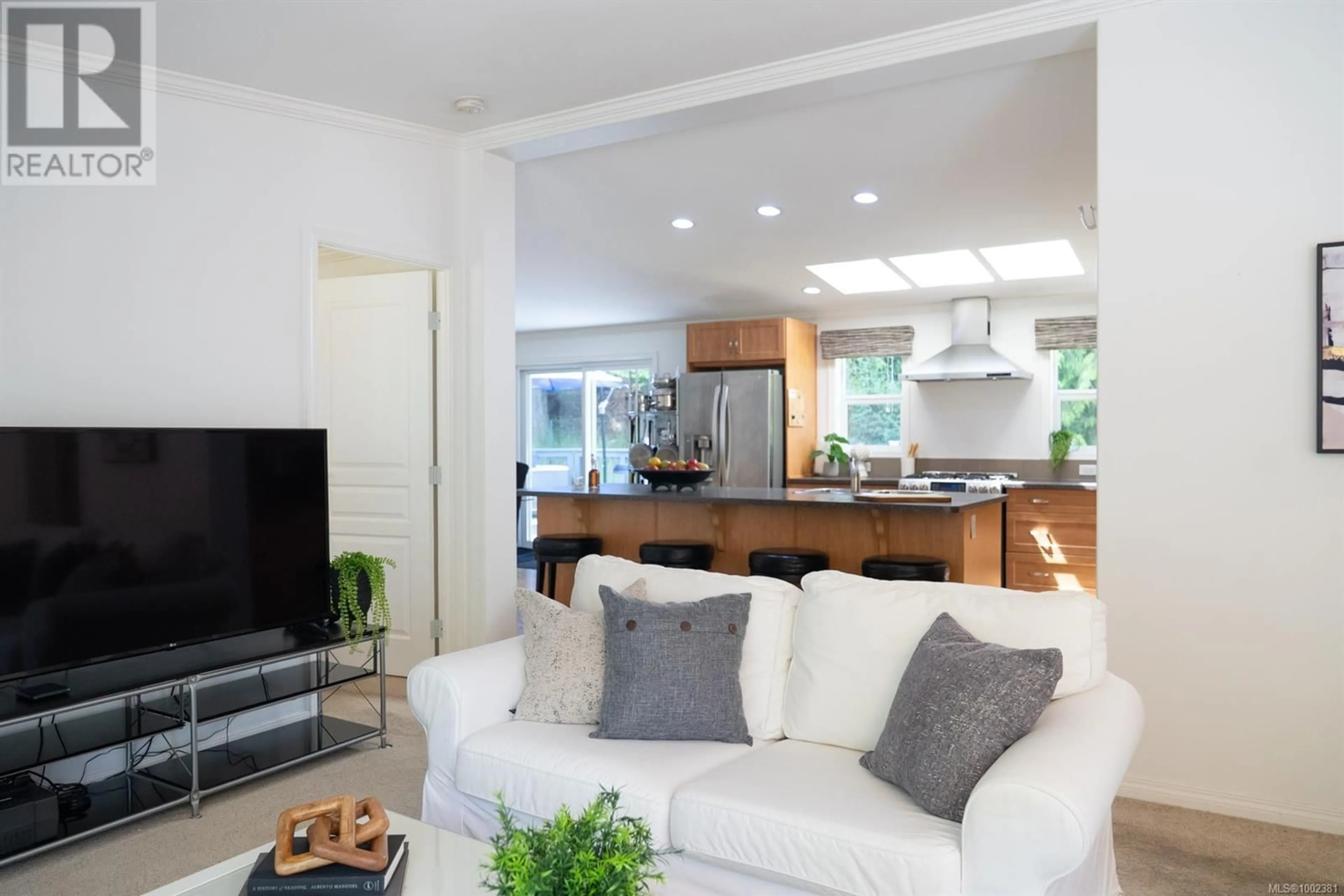 Living room with furniture, unknown for 2604 DORY WAY, Pender Island British Columbia V0N2M2