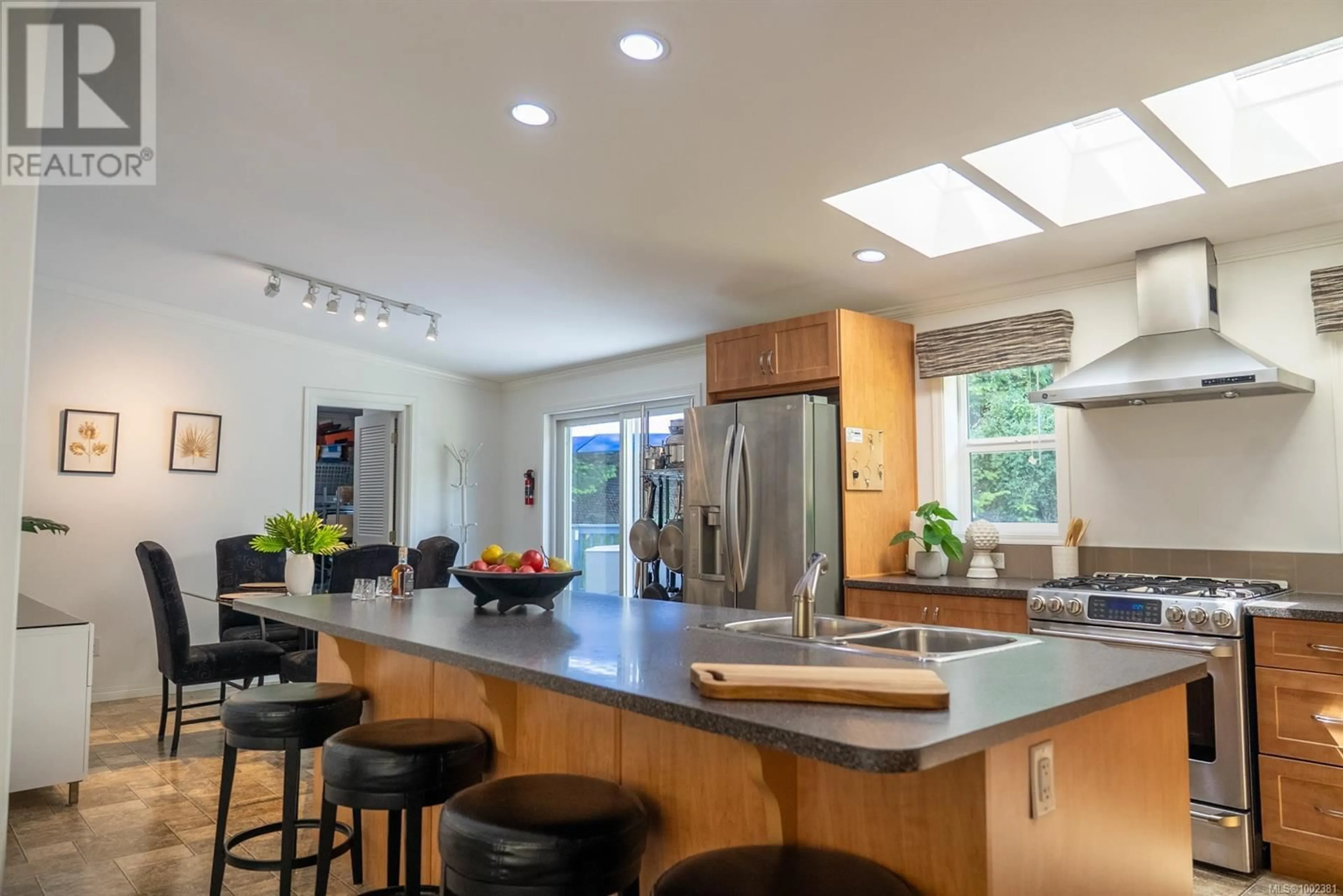 Open concept kitchen, ceramic/tile floor for 2604 DORY WAY, Pender Island British Columbia V0N2M2