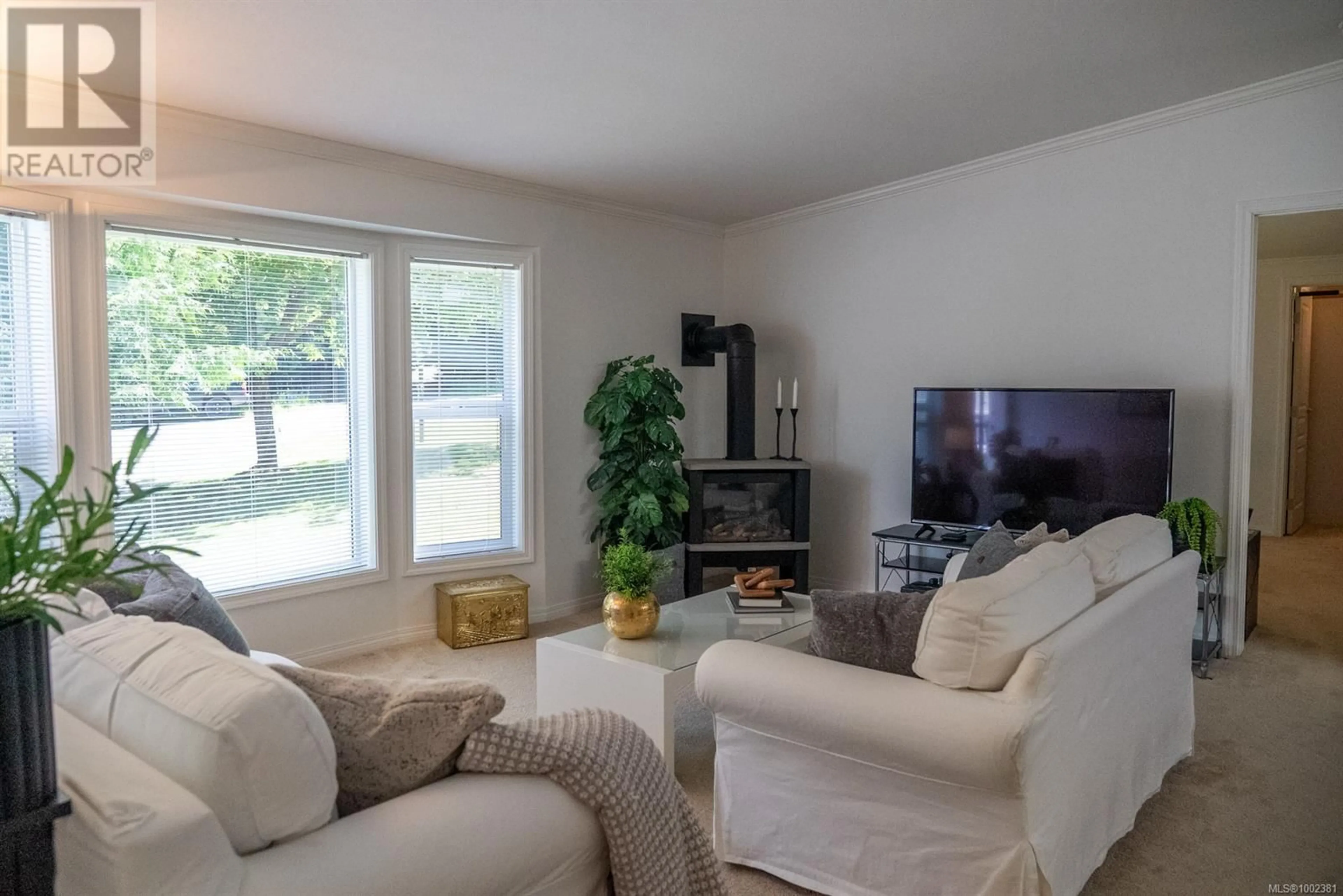 Living room with furniture, unknown for 2604 DORY WAY, Pender Island British Columbia V0N2M2
