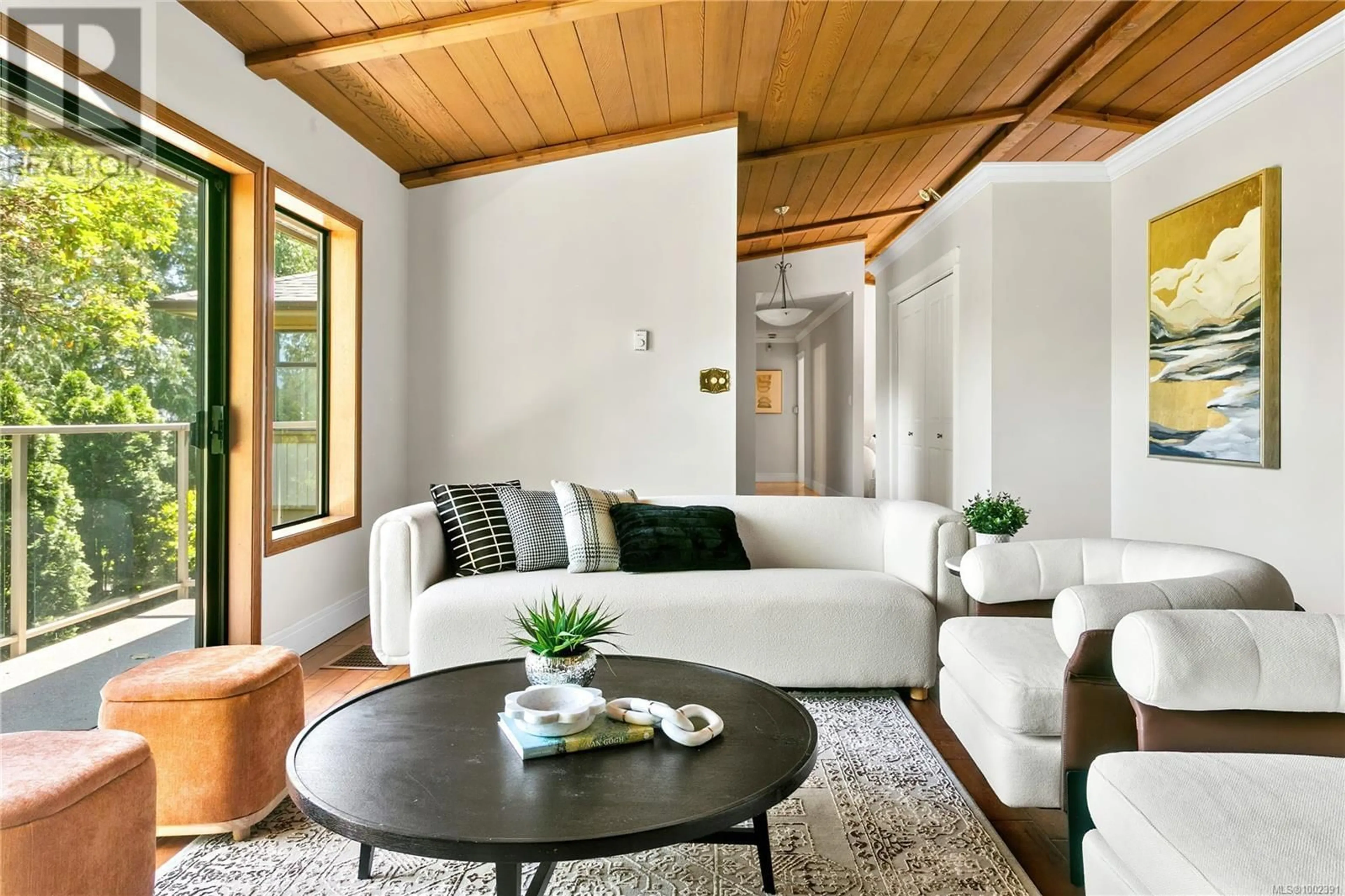 Living room with furniture, unknown for 1129 FAITHWOOD PLACE, Saanich British Columbia V8X4Y6