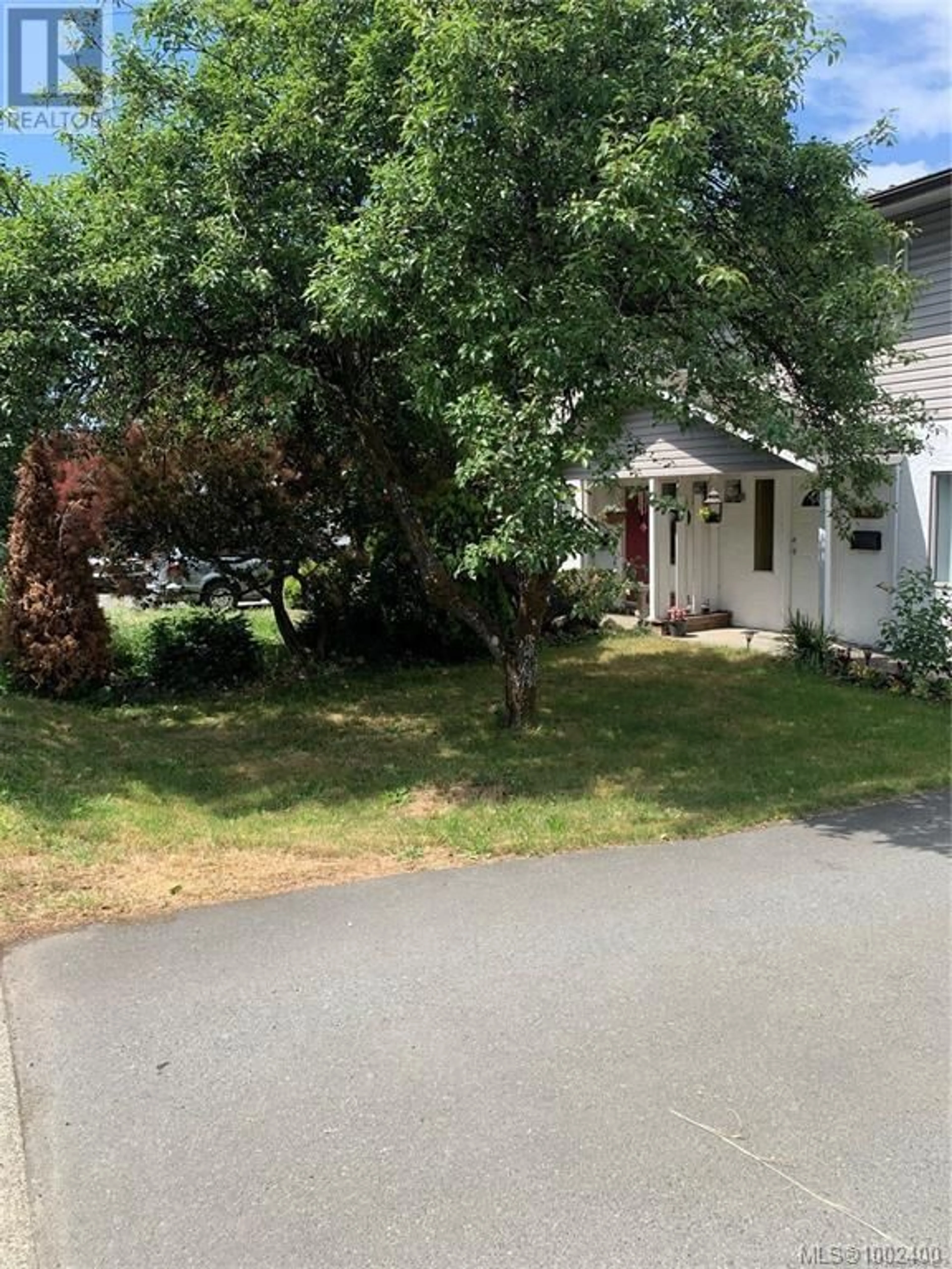 A pic from outside/outdoor area/front of a property/back of a property/a pic from drone, street for 2832 JACKLIN ROAD, Langford British Columbia V9B3X9