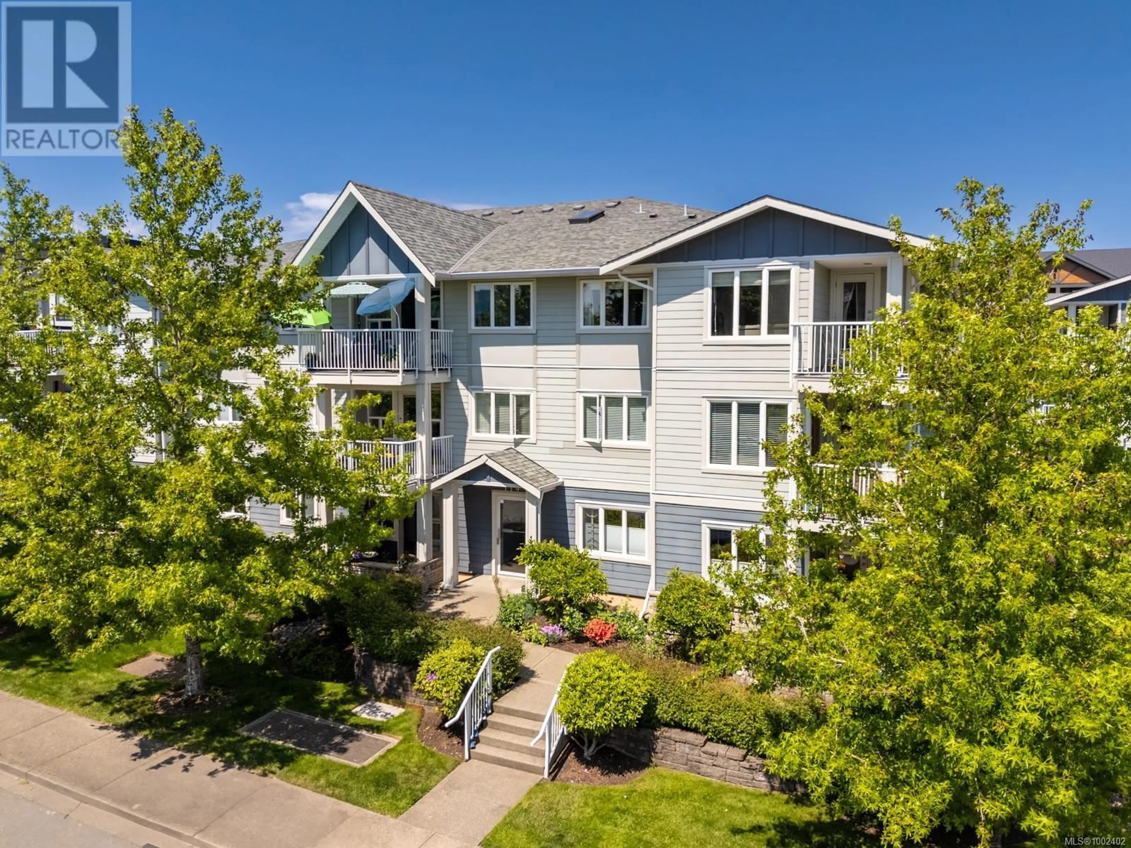 A pic from outside/outdoor area/front of a property/back of a property/a pic from drone, unknown for 35 - 119 20TH STREET, Courtenay British Columbia V9N8B1