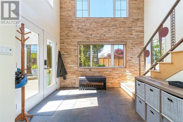 3872 CAREY ROAD, Saanich 3