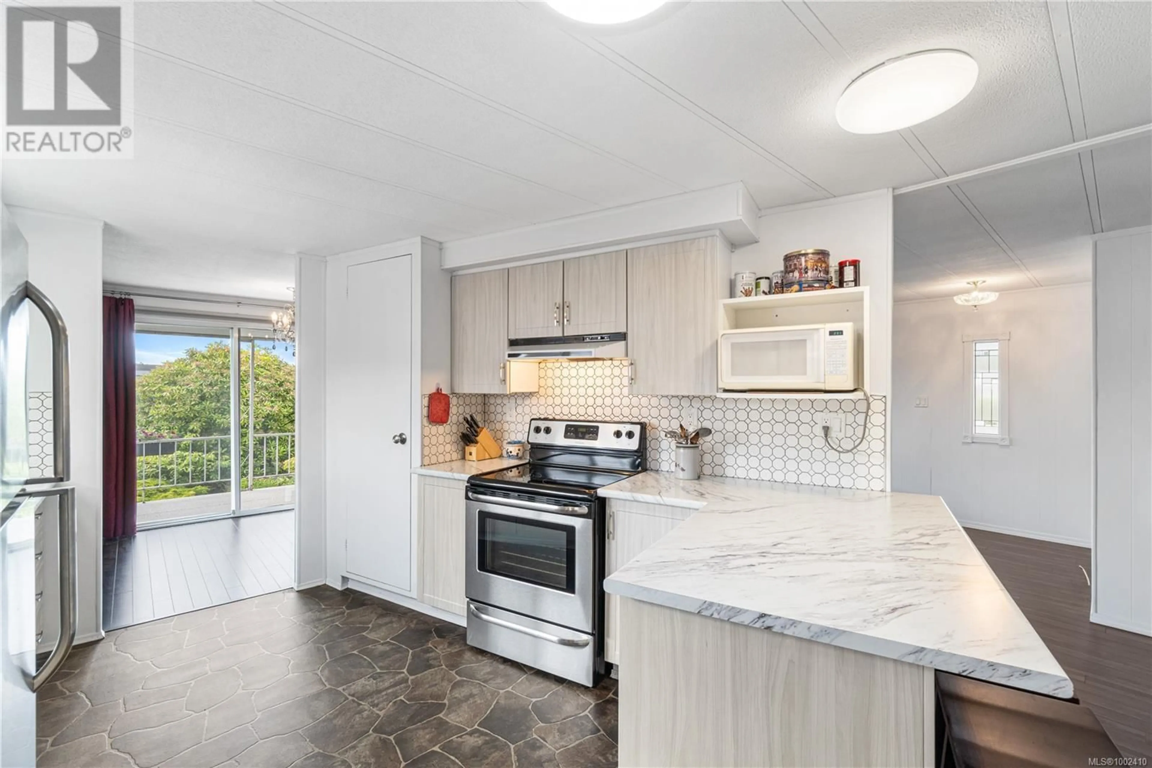 Open concept kitchen, ceramic/tile floor for 63 - 6325 METRAL DRIVE, Nanaimo British Columbia V9T6P9