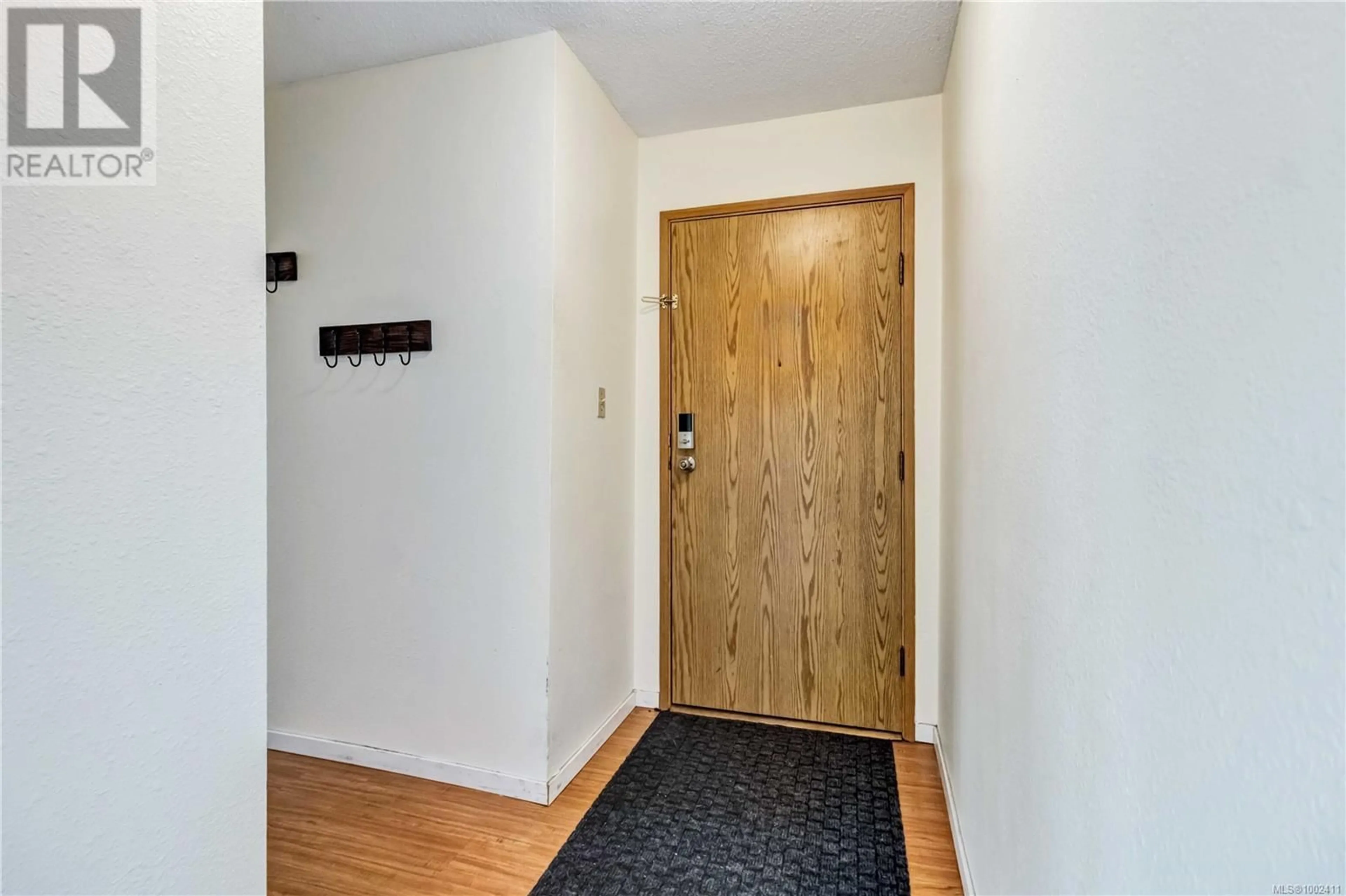 Indoor entryway for 302 - 3274 GLASGOW AVENUE, Saanich British Columbia V8X1M2