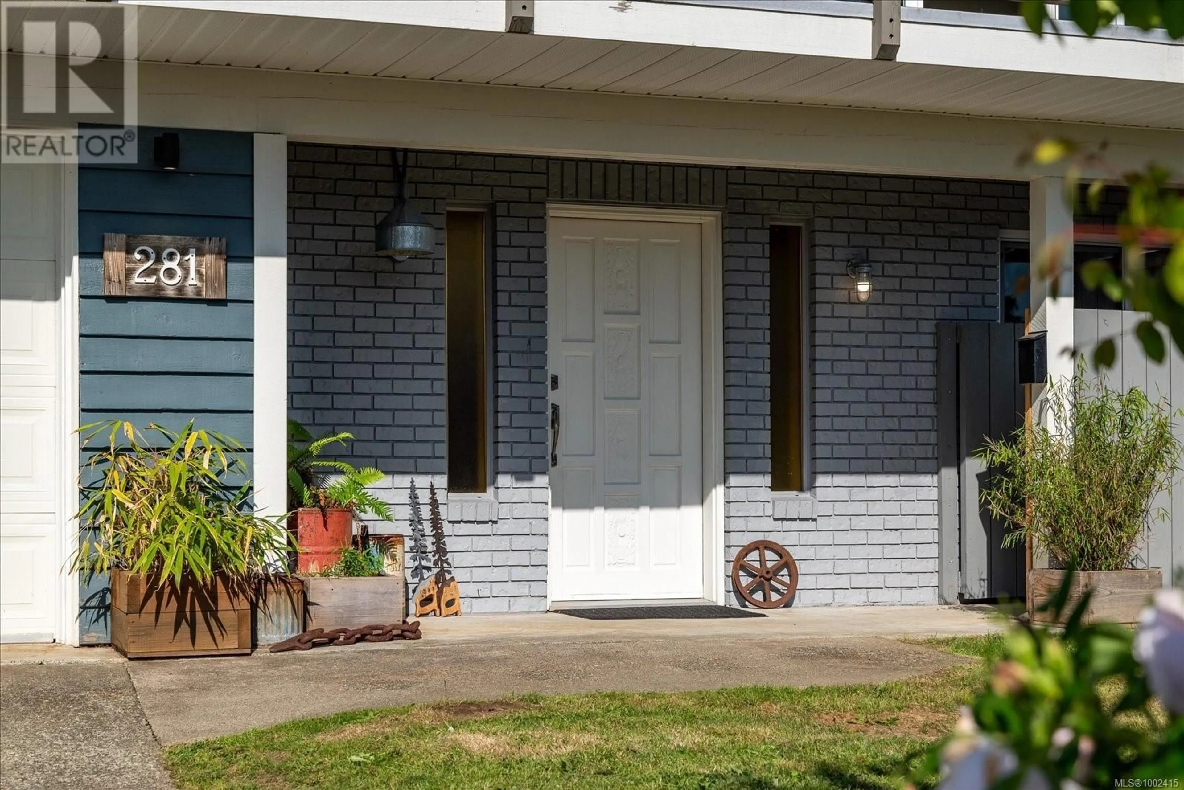 Home with vinyl exterior material, street for 281 TWIGGLY WIGGLY ROAD, Nanaimo British Columbia V9R6S5
