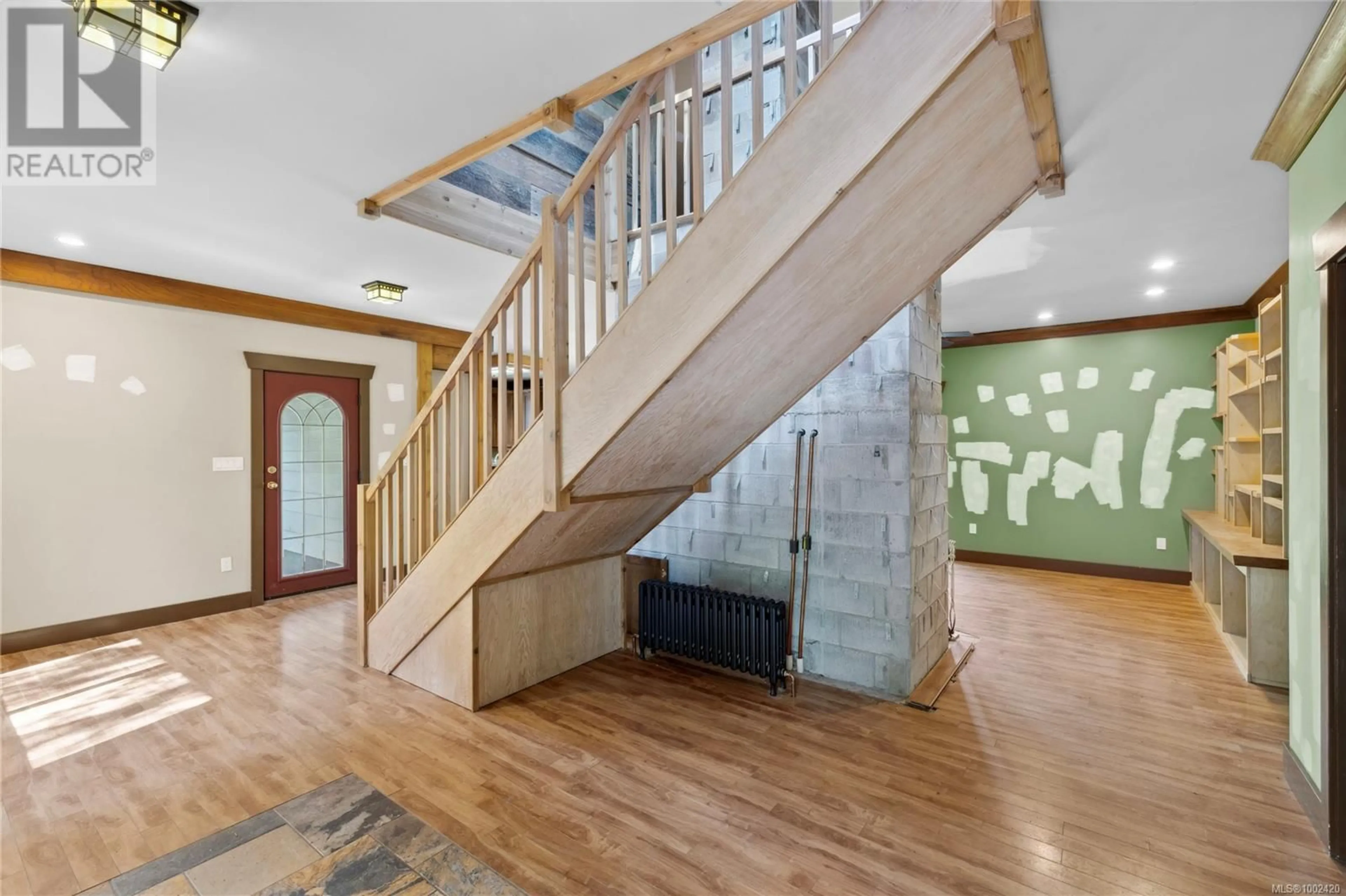 Indoor foyer for 1550 WELLS PLACE, Errington British Columbia V0R1V0