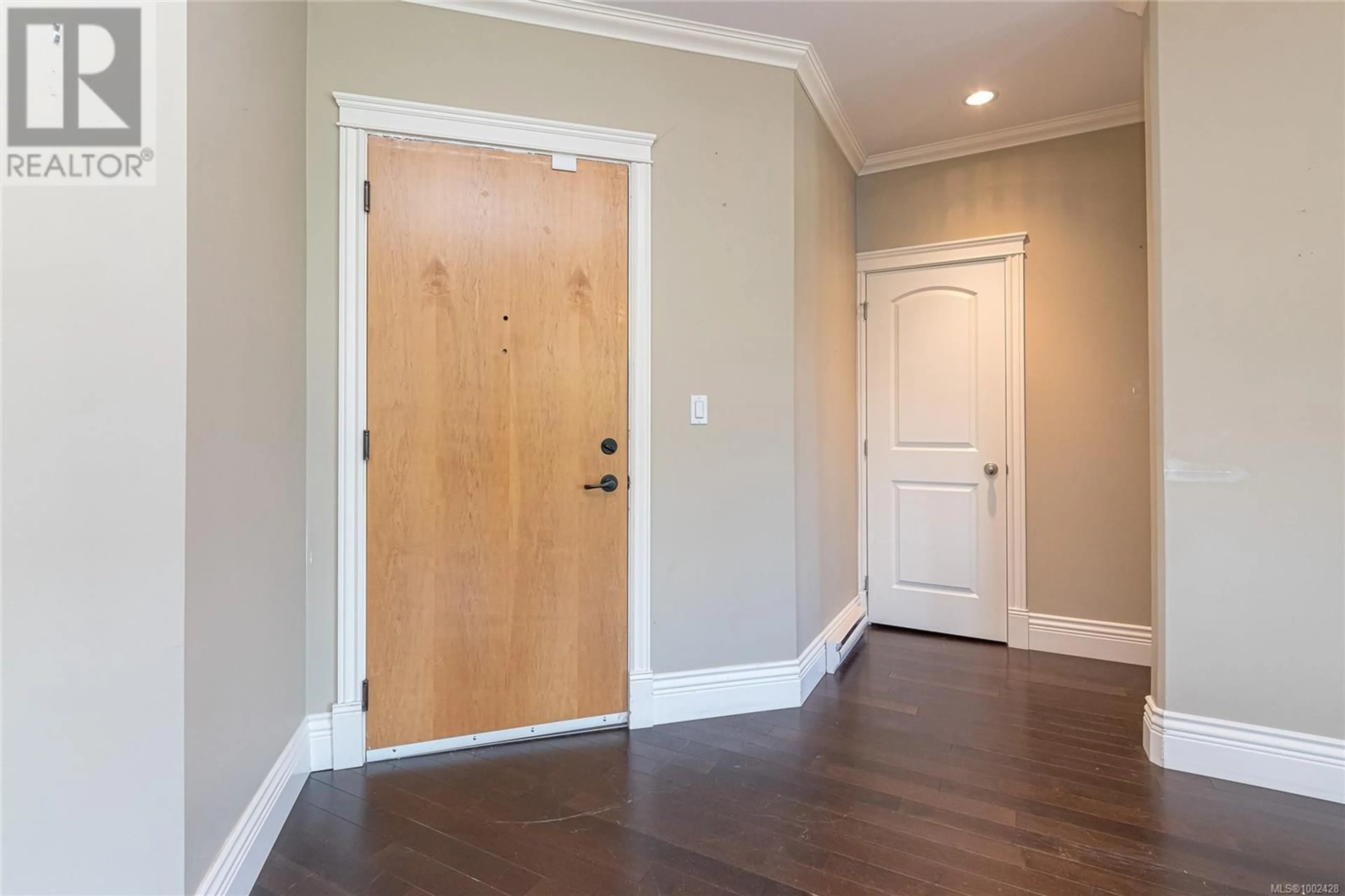 Indoor entryway for 206 - 755 GOLDSTREAM AVENUE, Langford British Columbia V9B2X4