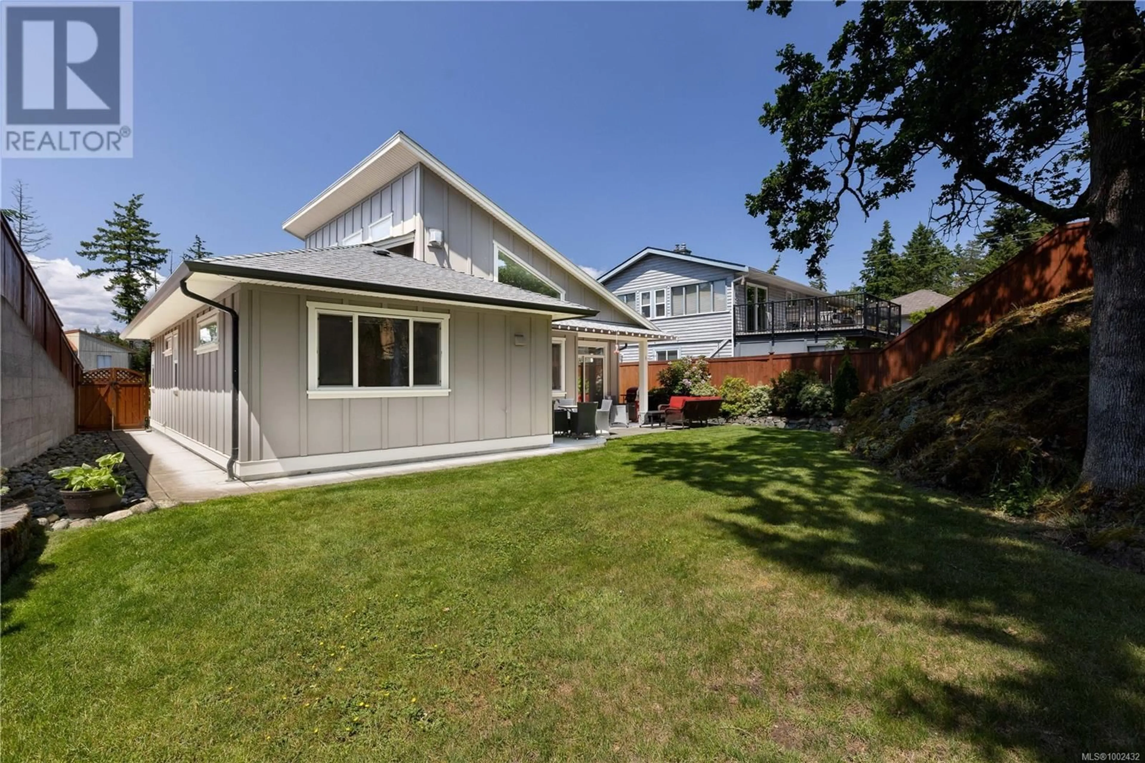 A pic from outside/outdoor area/front of a property/back of a property/a pic from drone, unknown for 2568 JEANINE DRIVE, Langford British Columbia V9B4X9